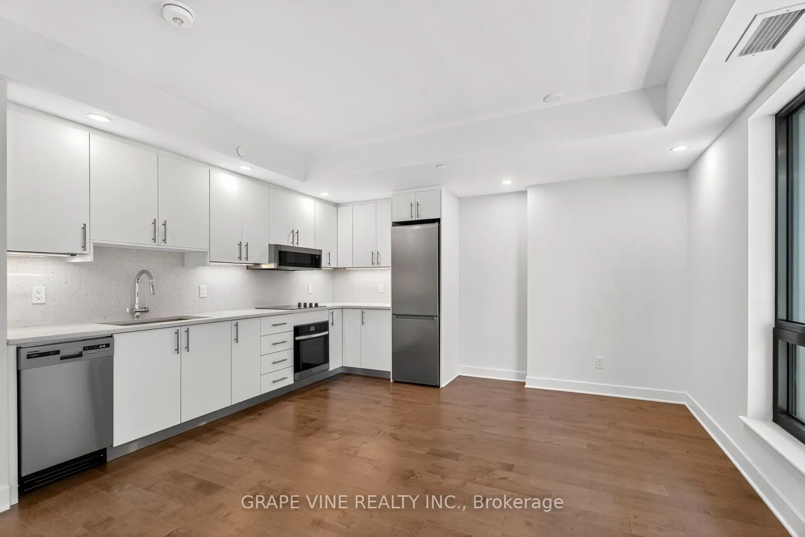 180 George Street, #601