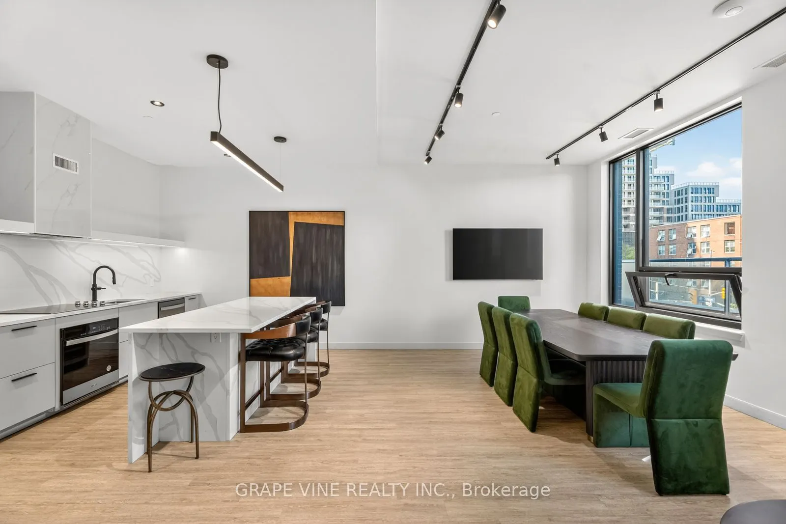 180 George Street, #601