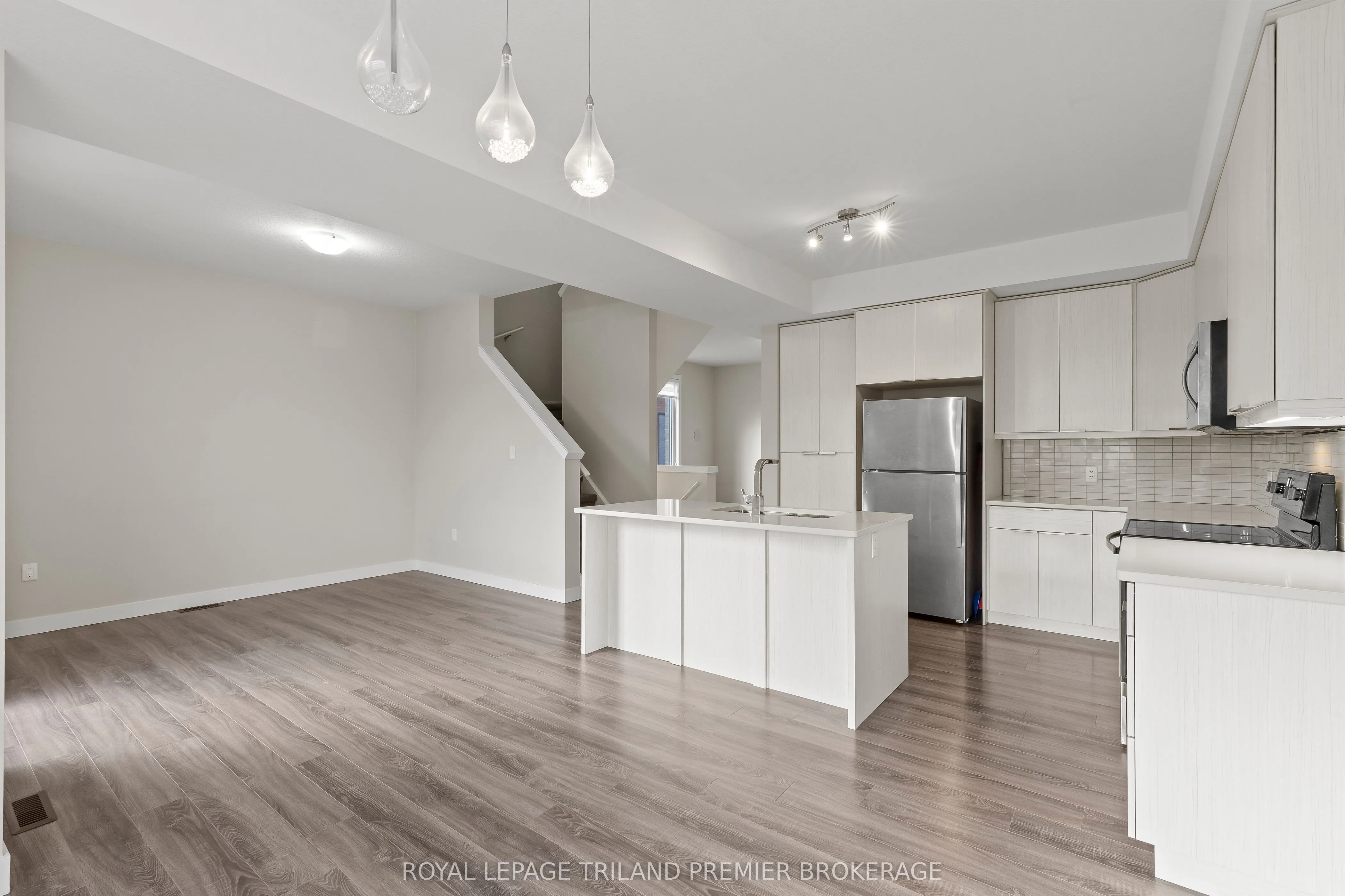 996 WEST VILLAGE Square, #158