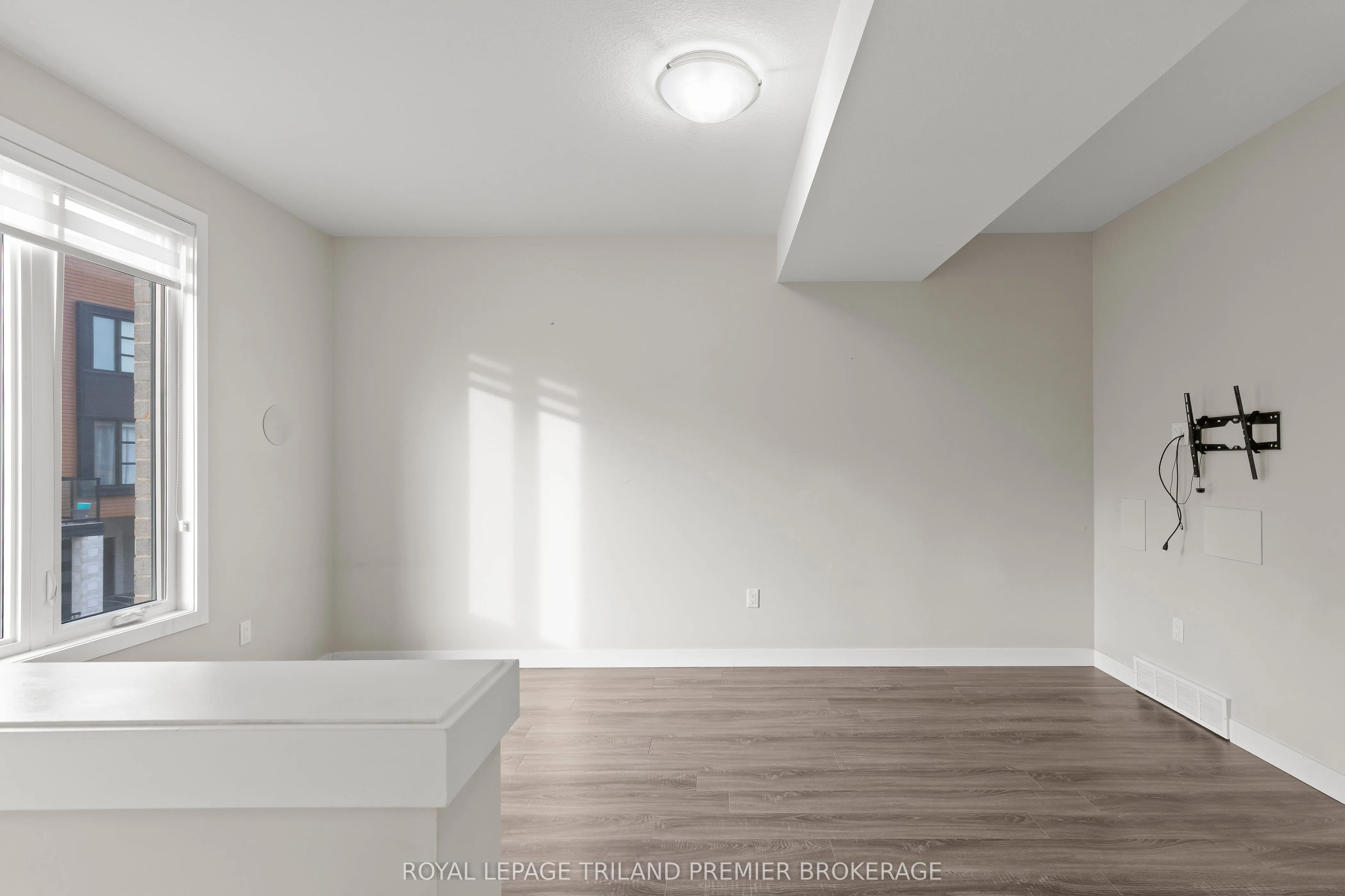 996 WEST VILLAGE Square, #158
