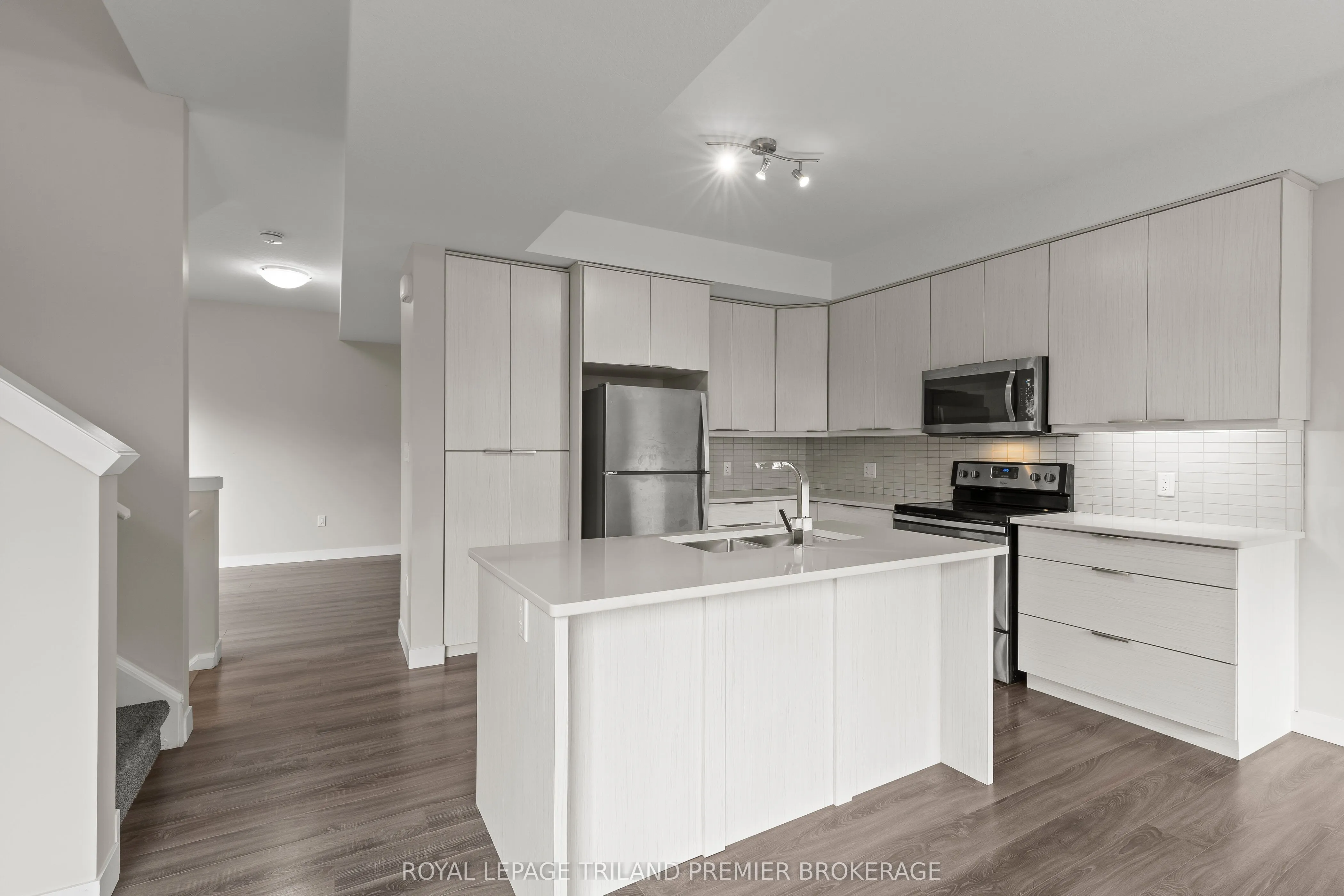 996 WEST VILLAGE Square, #158
