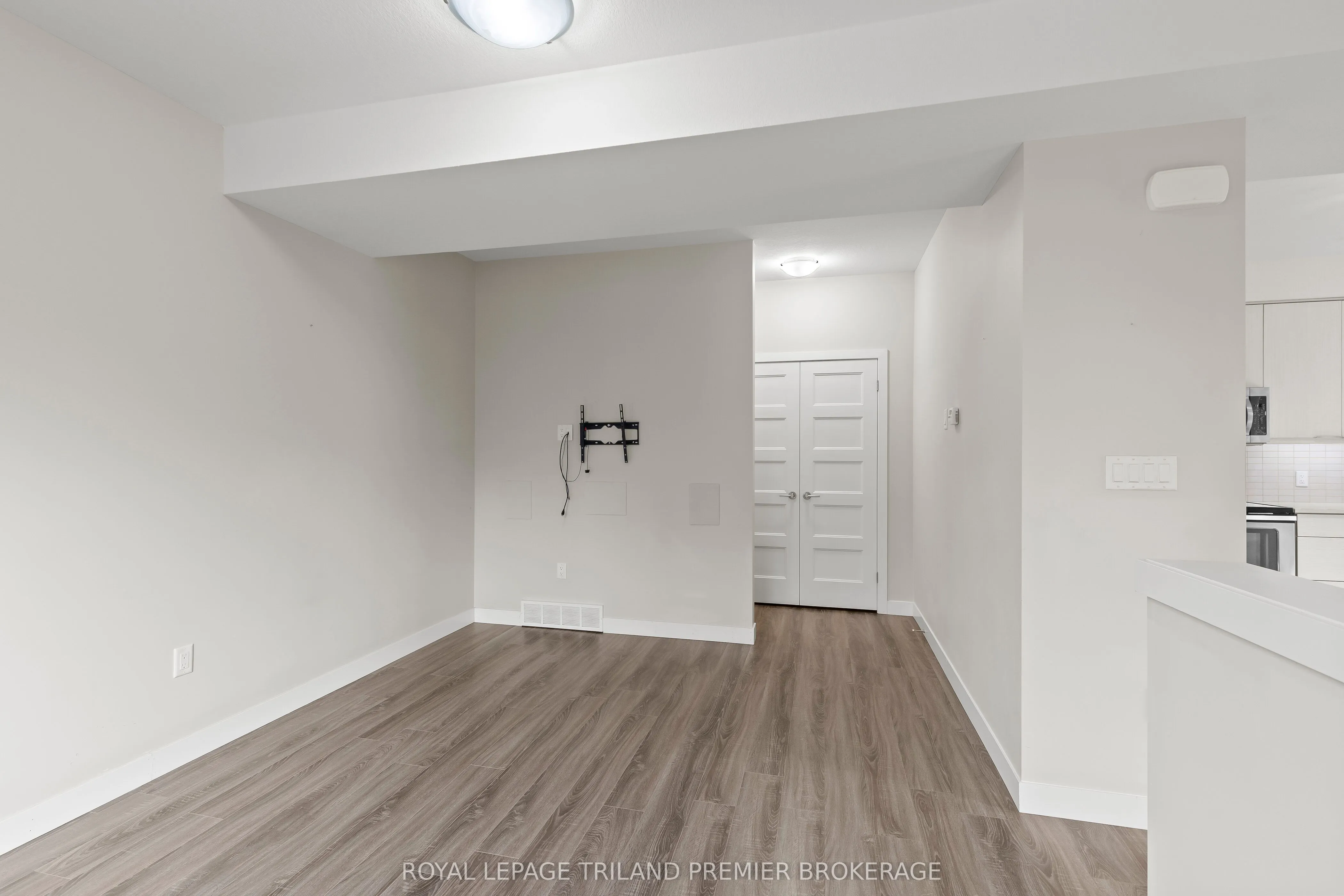 996 WEST VILLAGE Square, #158