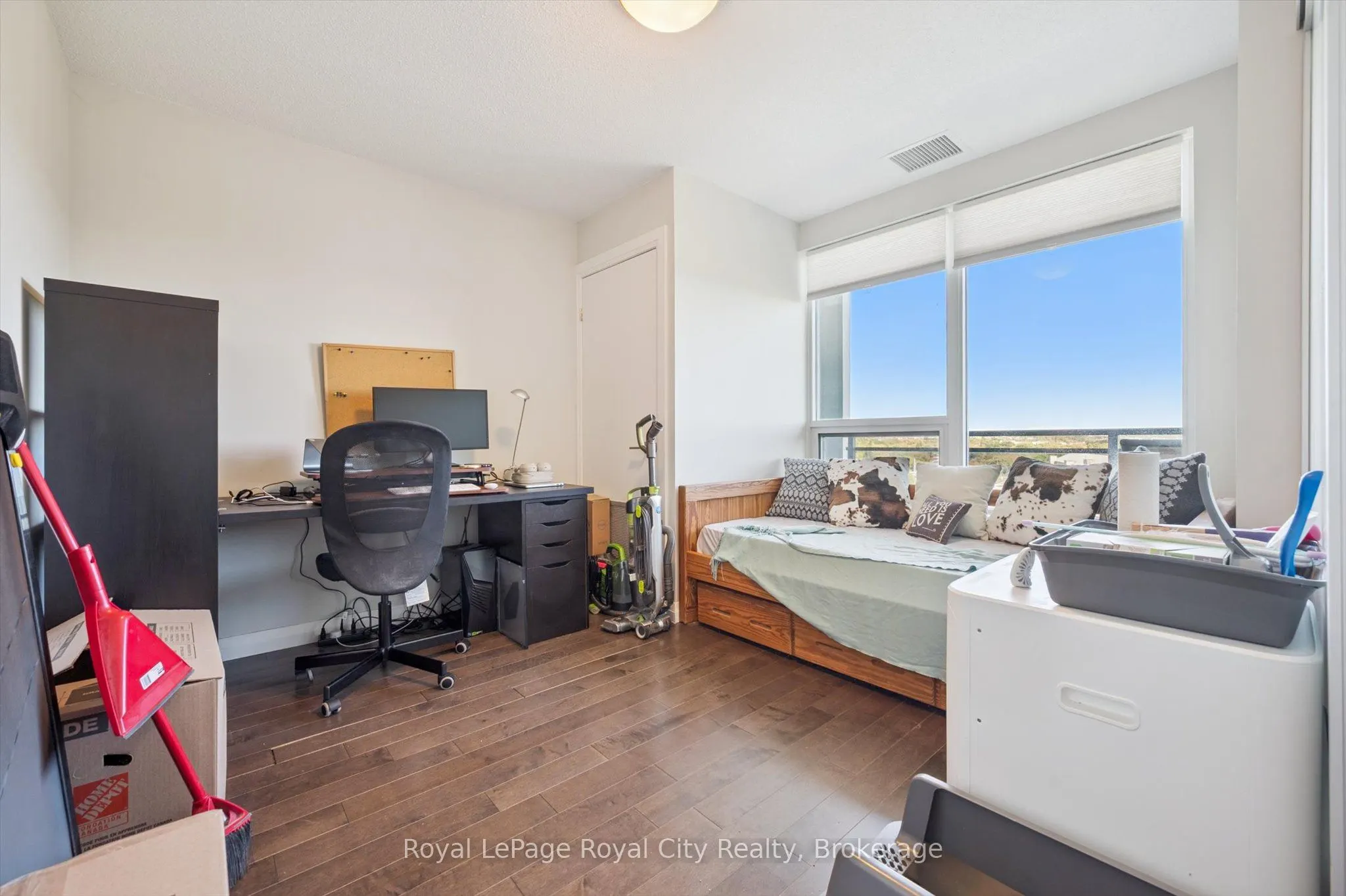 53 Arthur Street S, #912