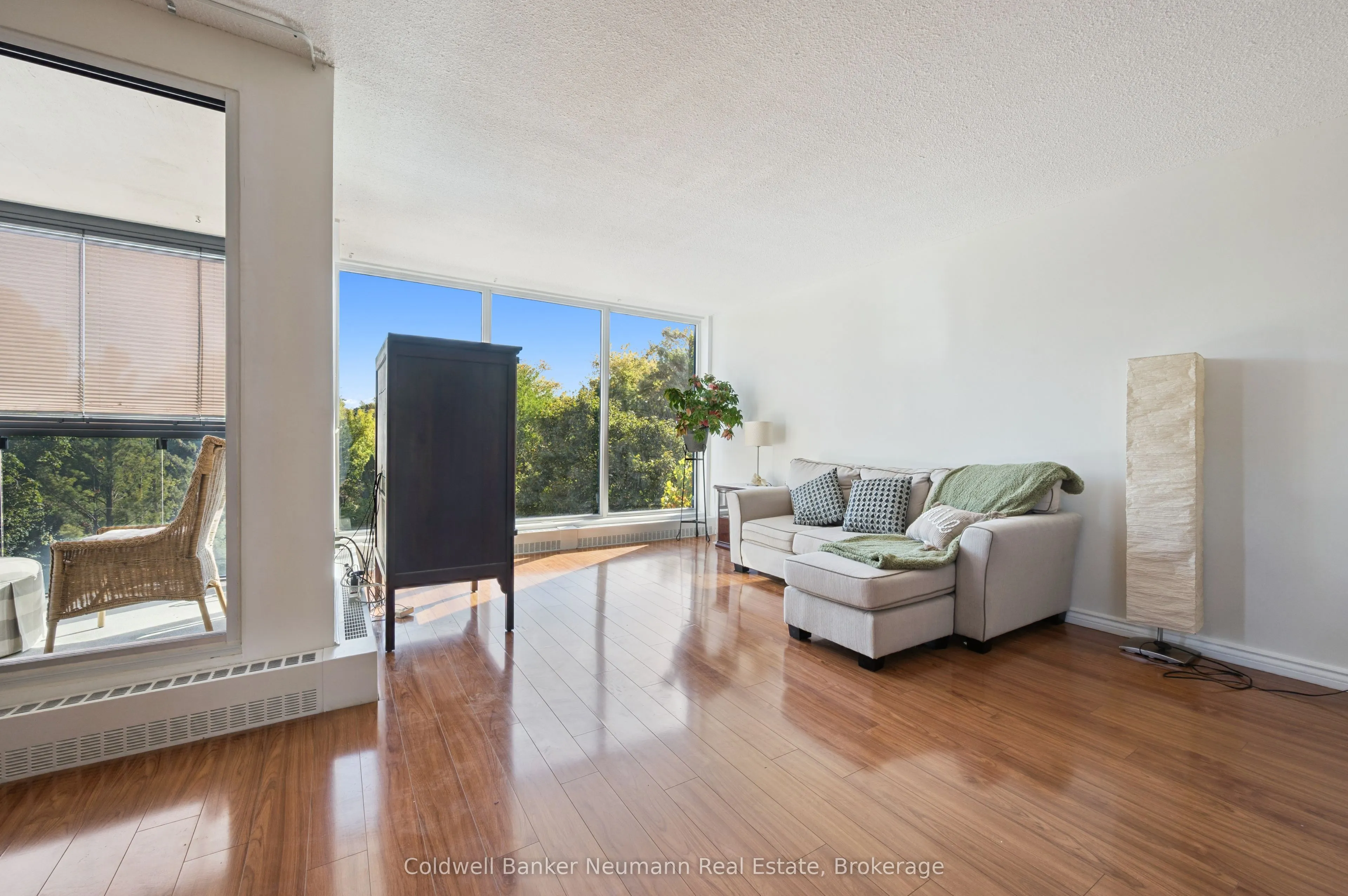 19 Woodlawn Road E, #303