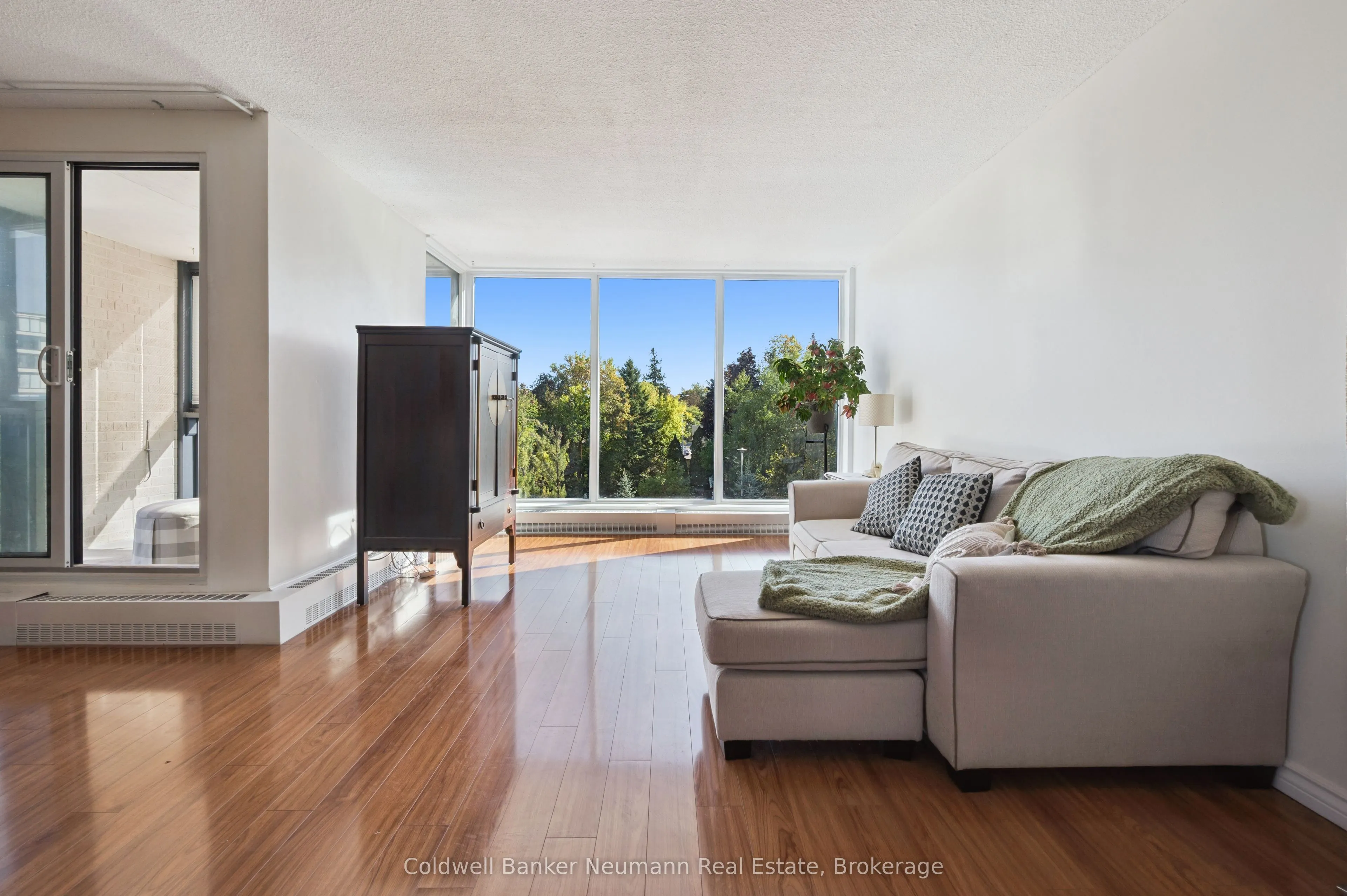 19 Woodlawn Road E, #303