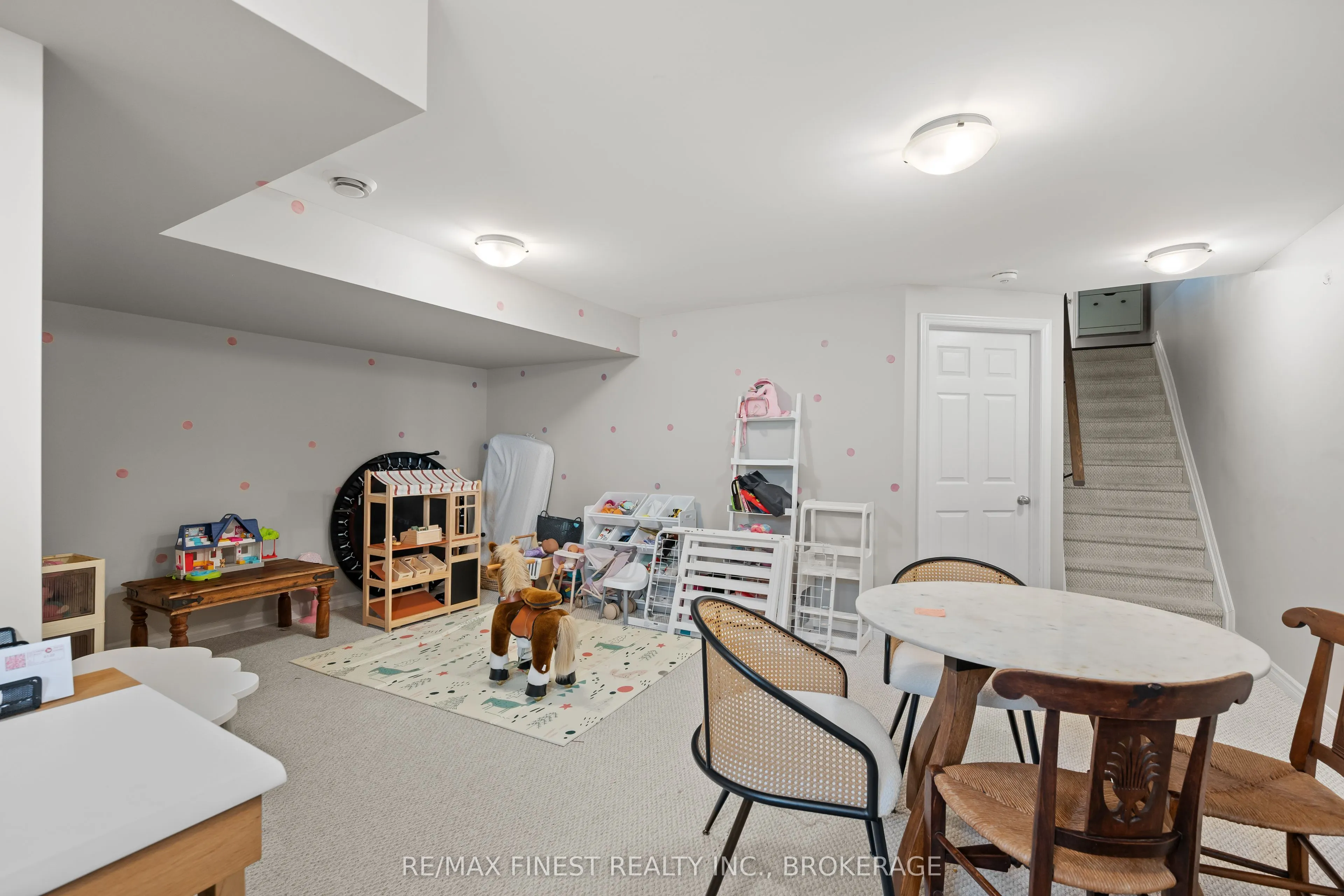 913 Stonewalk Drive