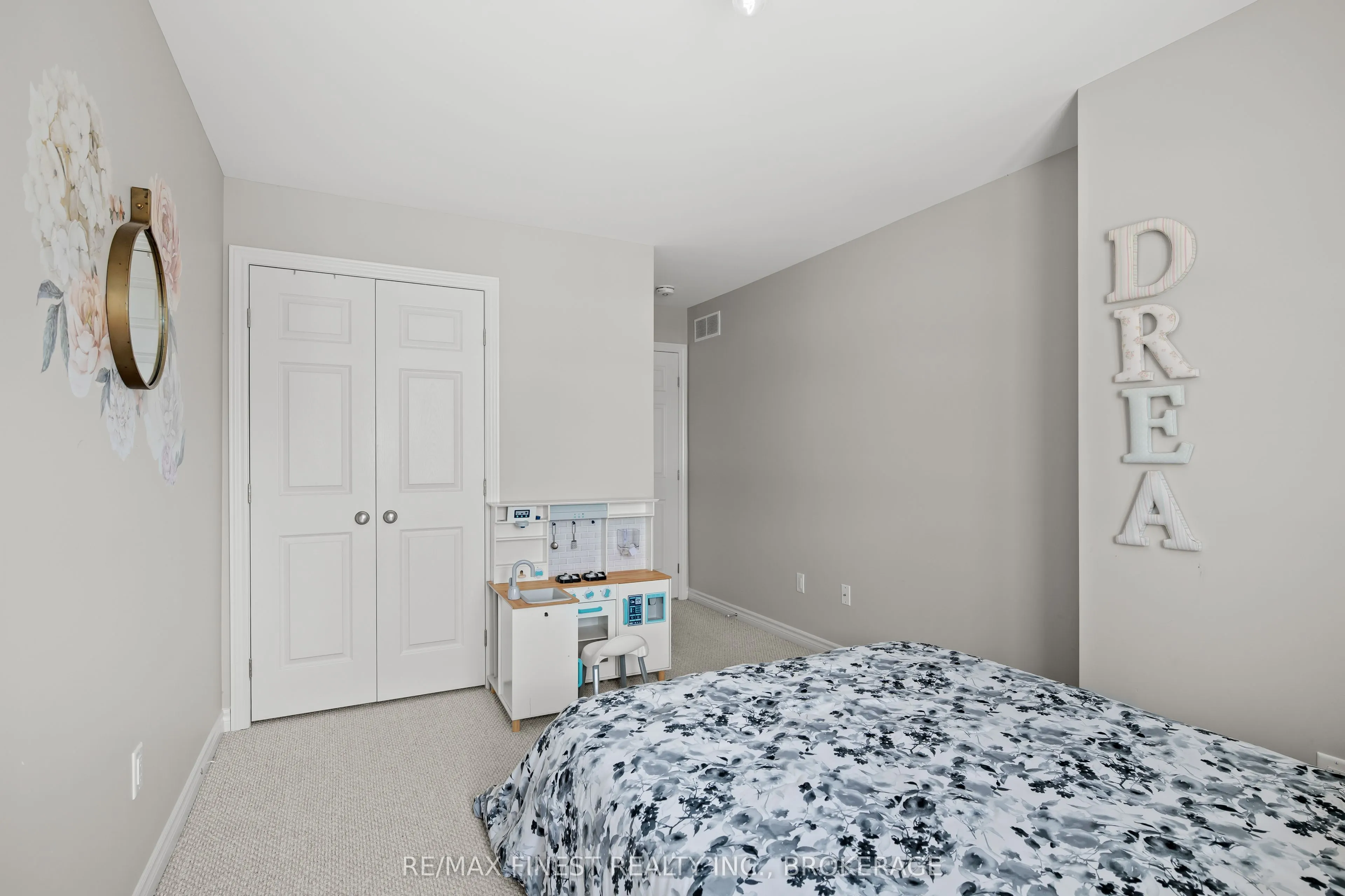 913 Stonewalk Drive