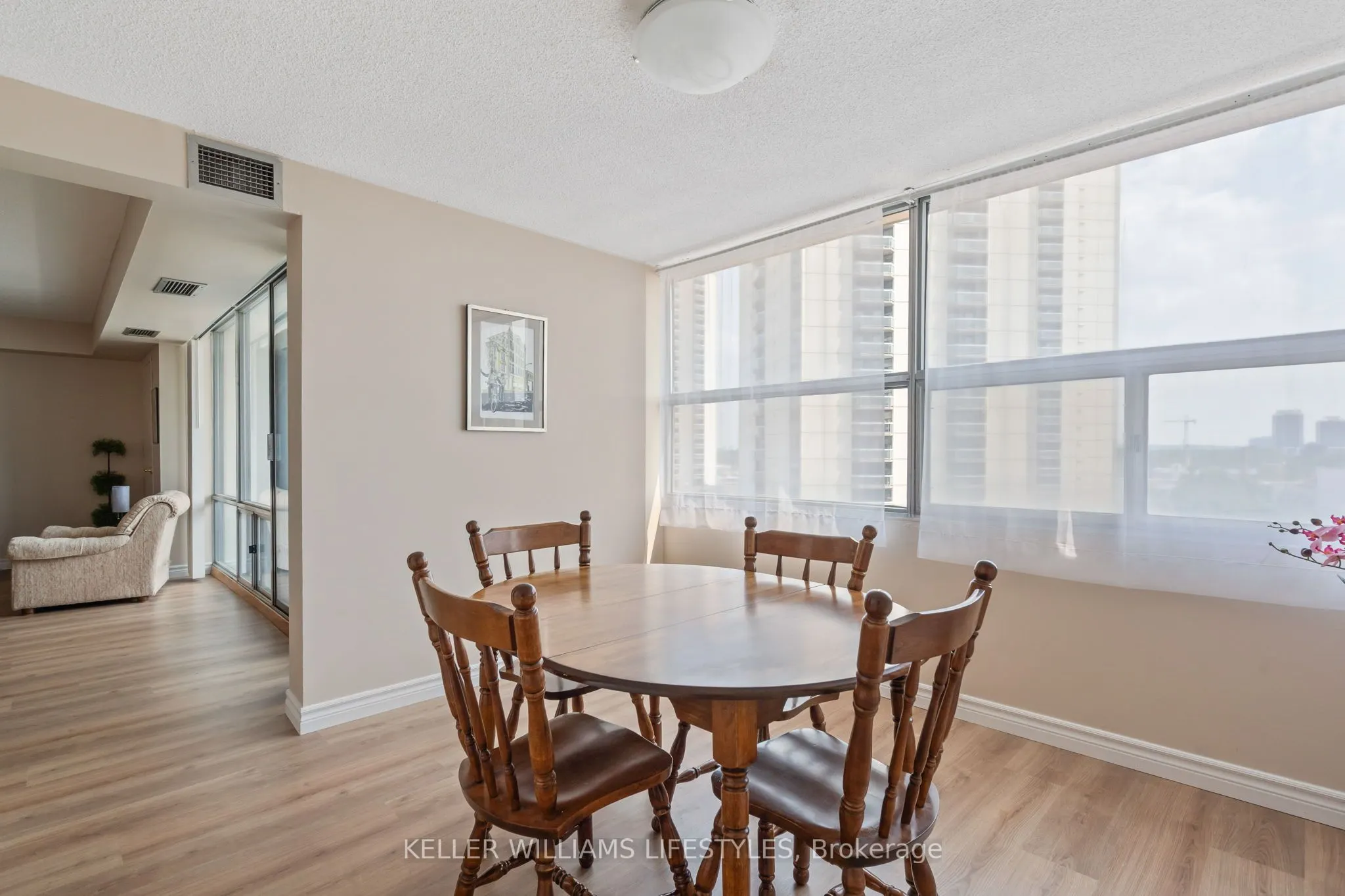 380 King Street, #605