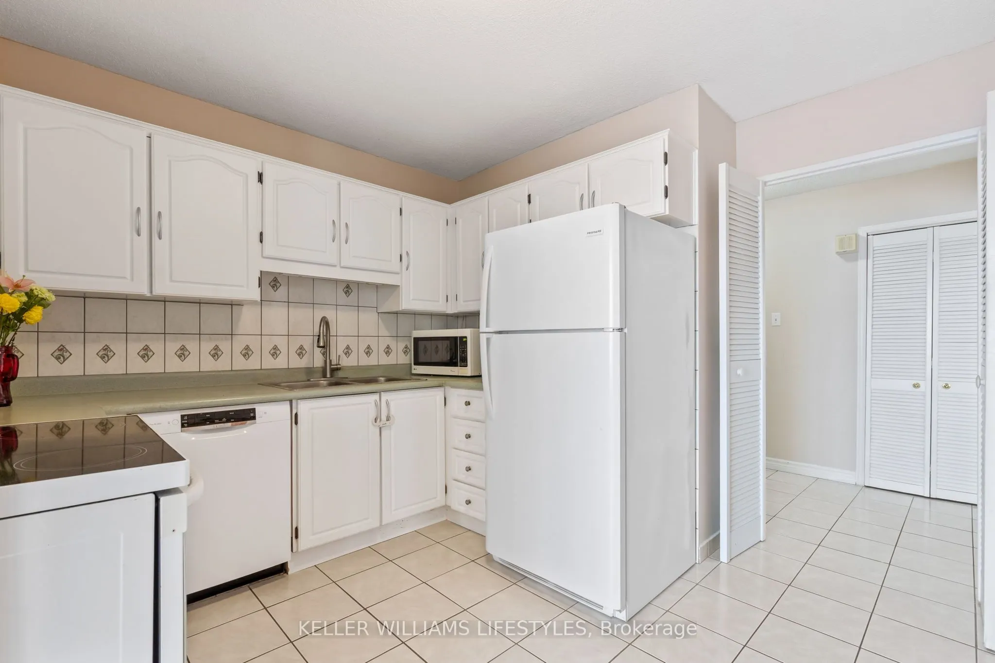 380 King Street, #605