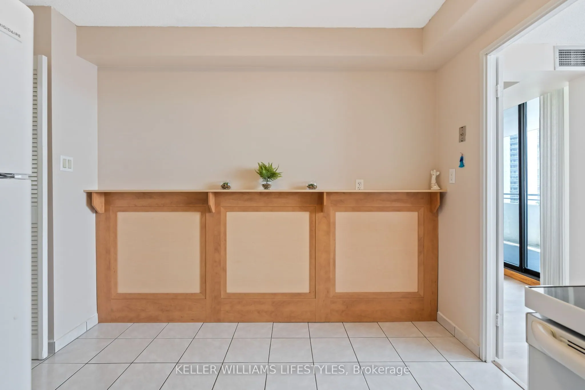 380 King Street, #605