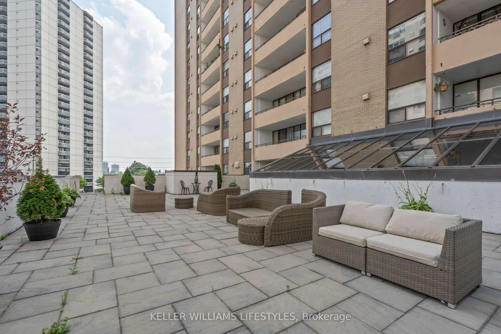 380 King Street, #605