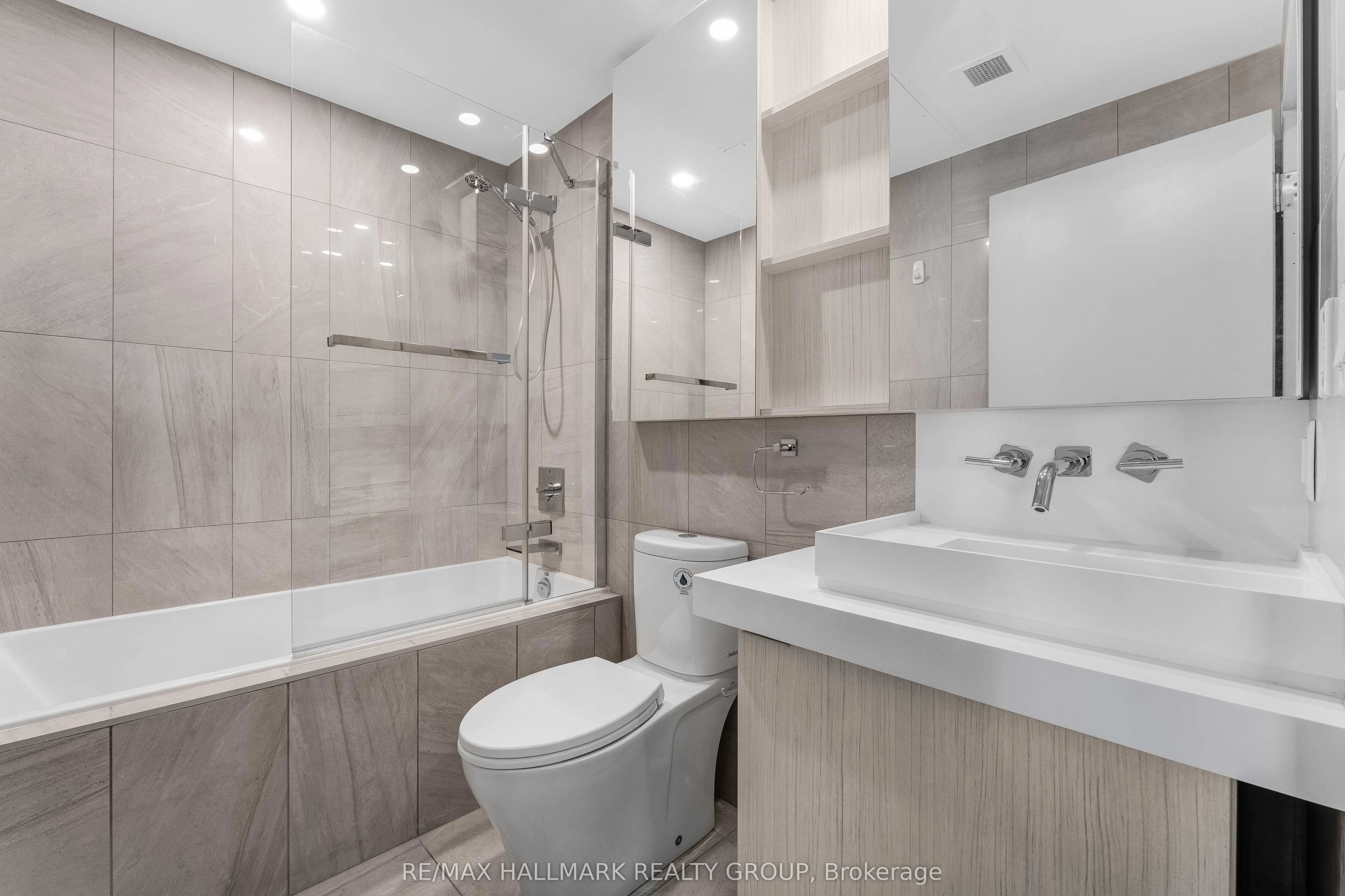 101 Queen Street, #1501
