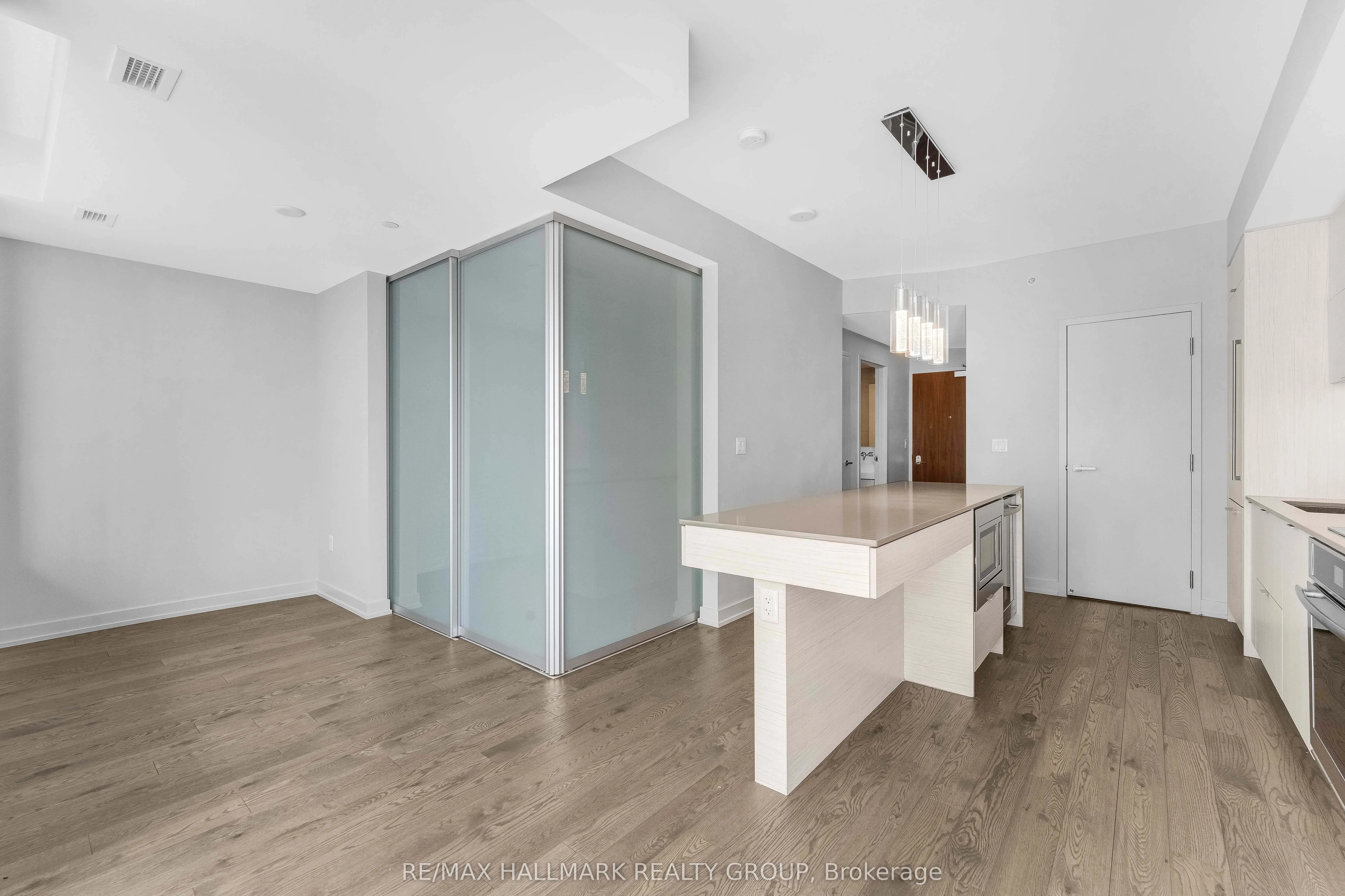 101 Queen Street, #1501