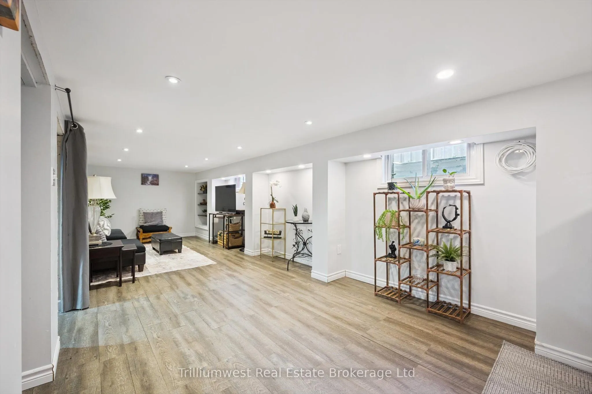 26 Chalmers Street S