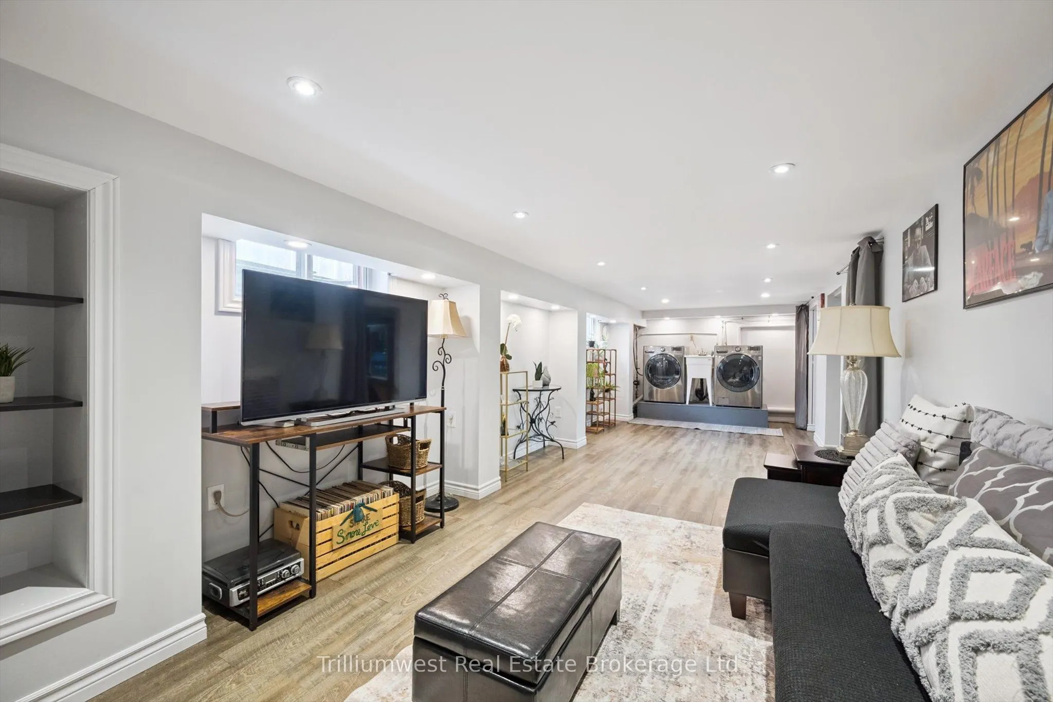 26 Chalmers Street S