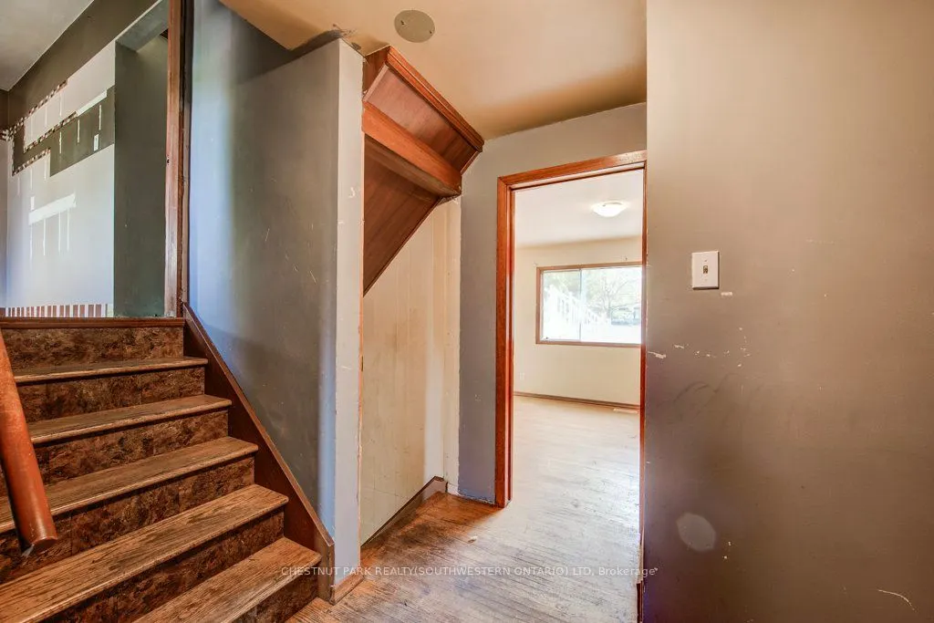 33 Evergreen Crescent
