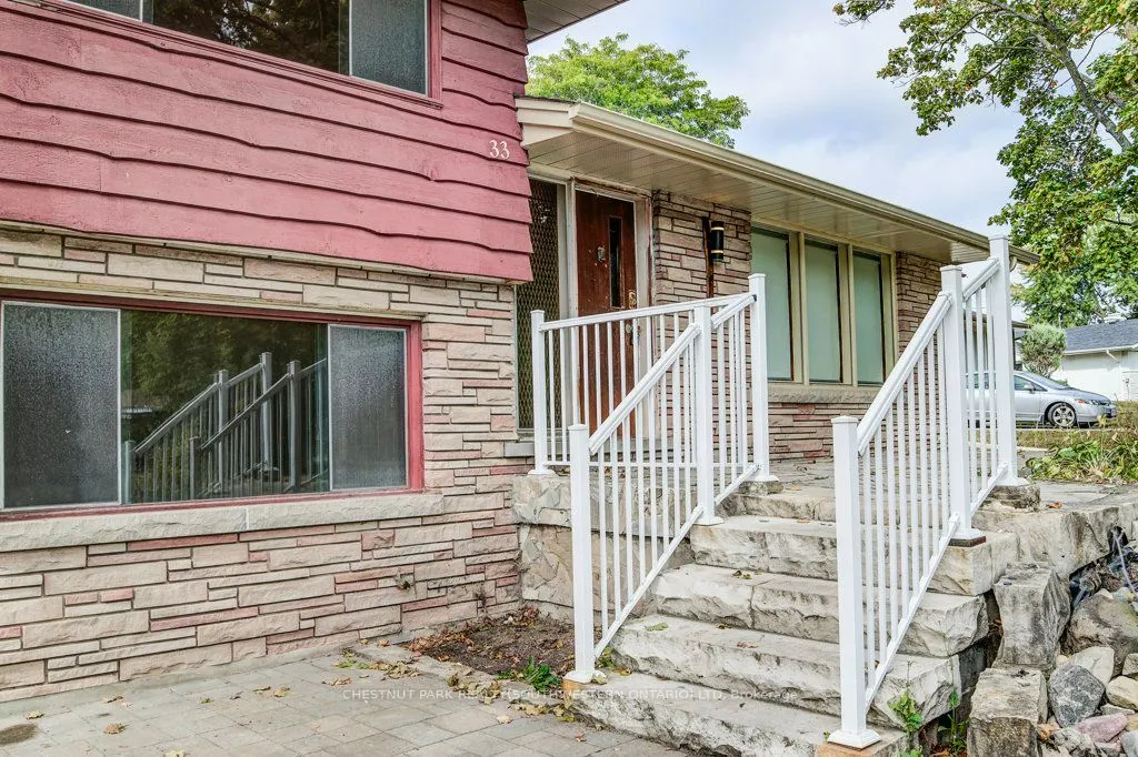 33 Evergreen Crescent