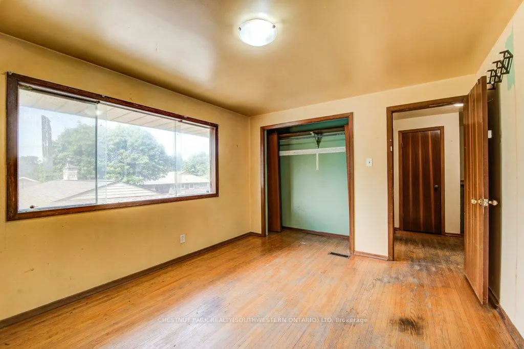 33 Evergreen Crescent