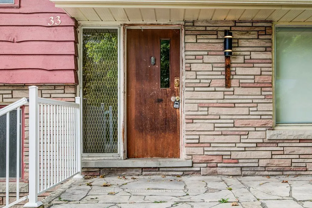 33 Evergreen Crescent