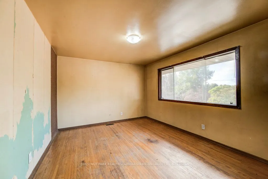 33 Evergreen Crescent