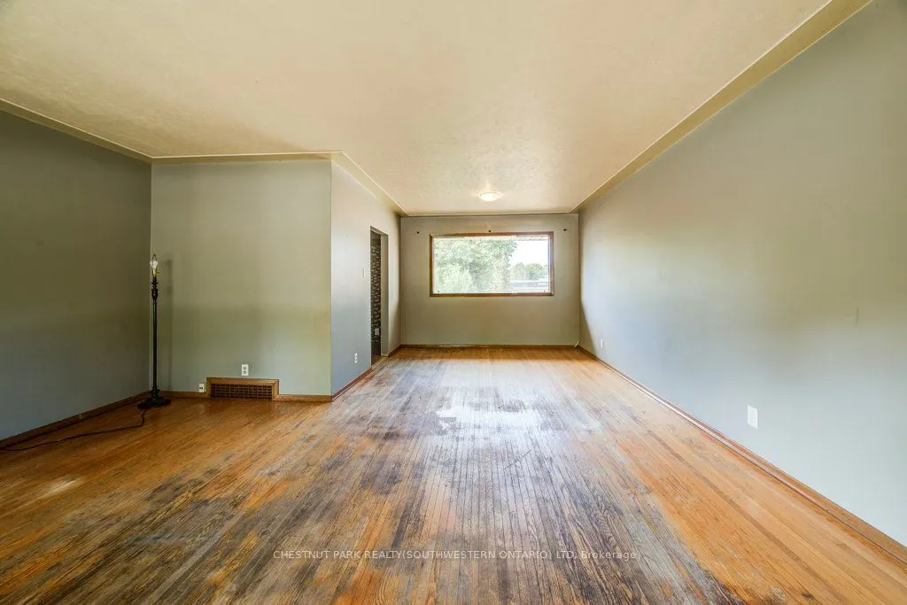 33 Evergreen Crescent
