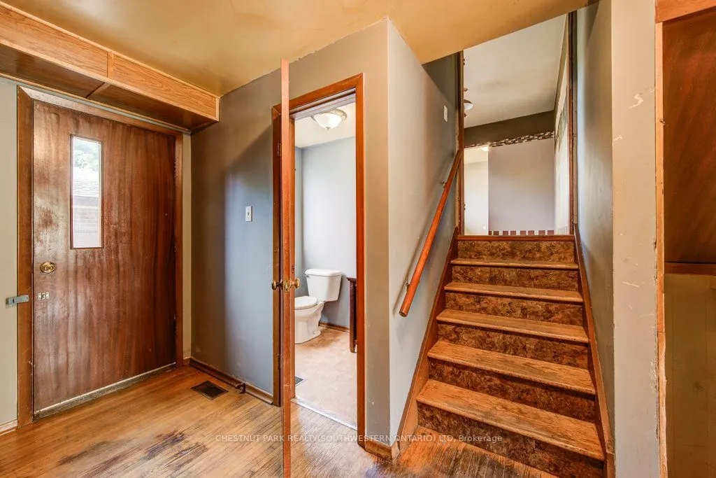 33 Evergreen Crescent