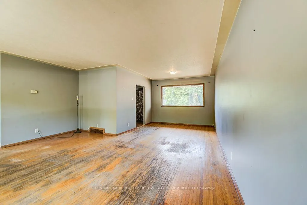 33 Evergreen Crescent