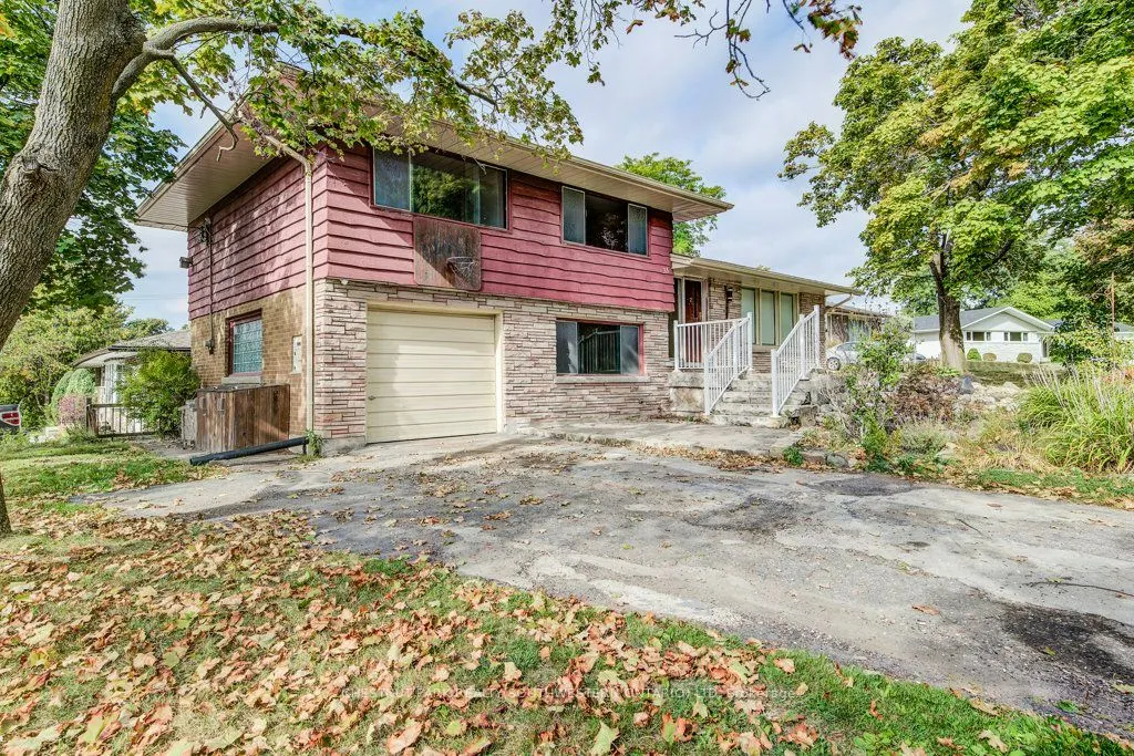 33 Evergreen Crescent