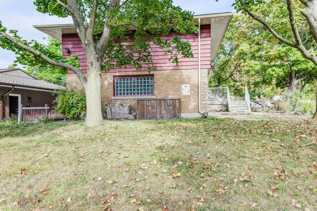 33 Evergreen Crescent
