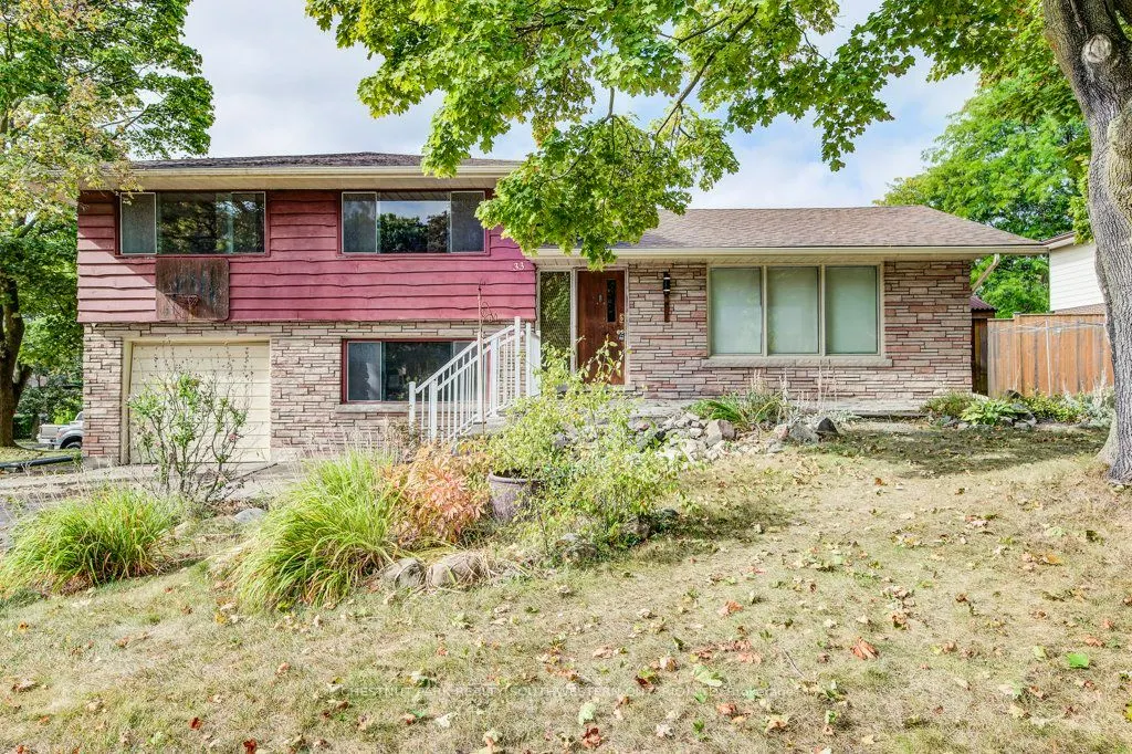 33 Evergreen Crescent