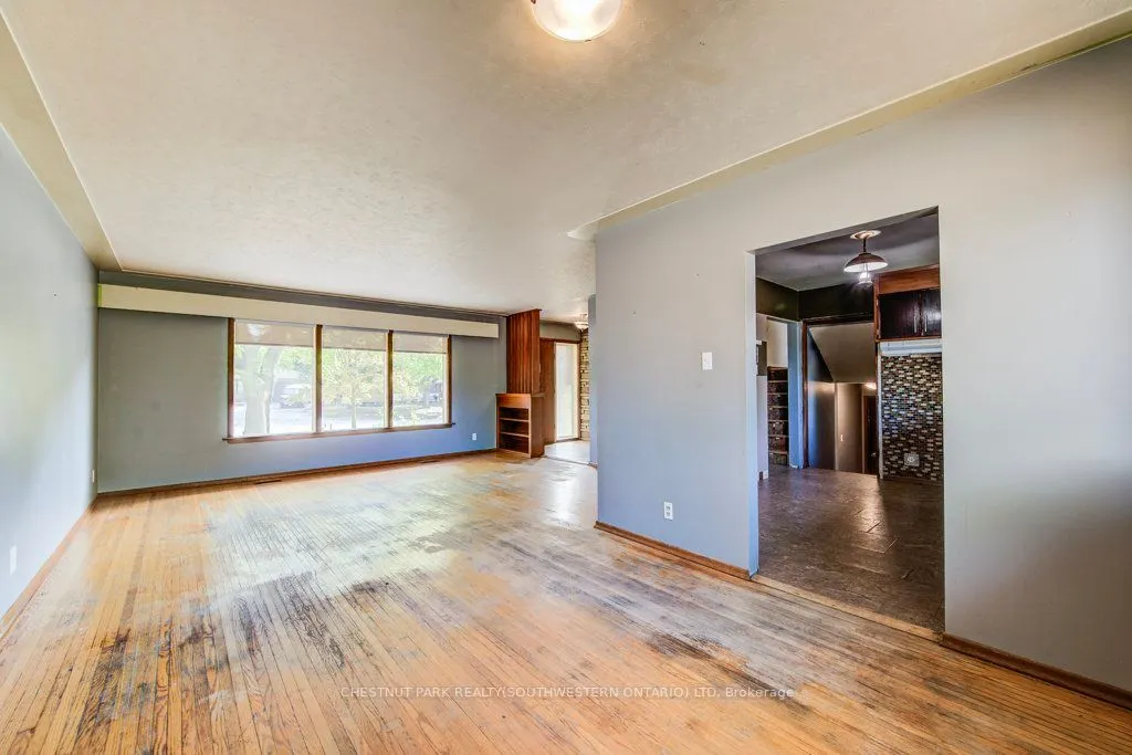 33 Evergreen Crescent