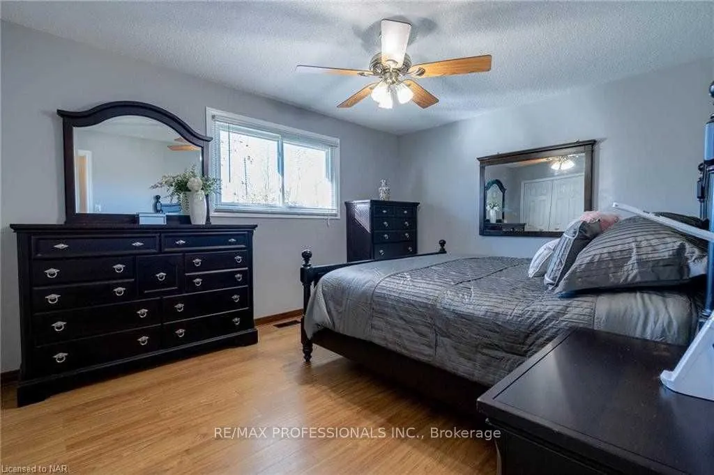 100 Larchwood Circle, #Upper