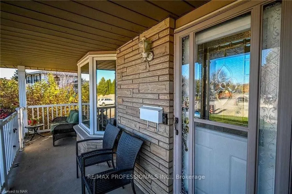 100 Larchwood Circle, #Upper