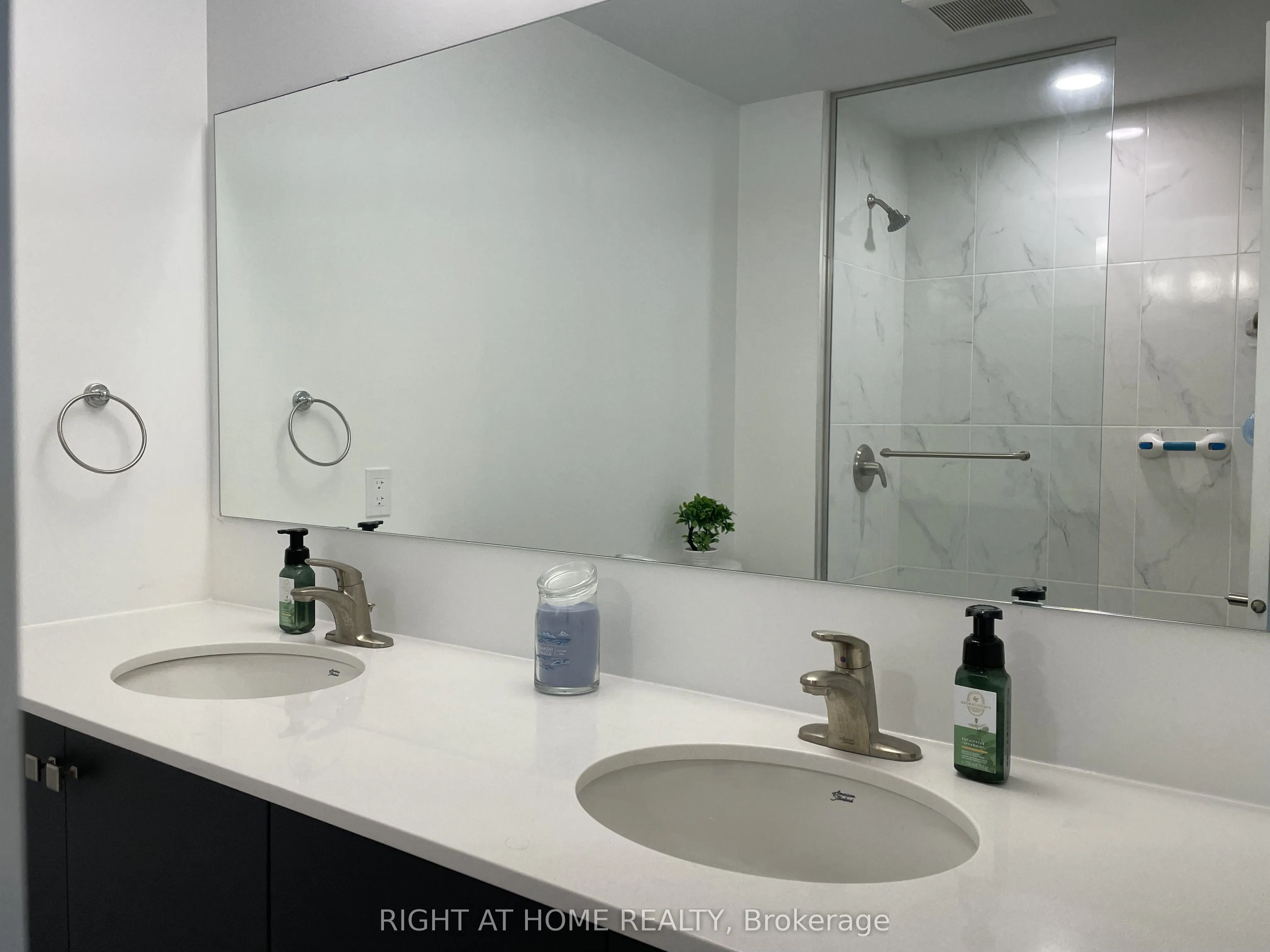 19B West Street N, #304