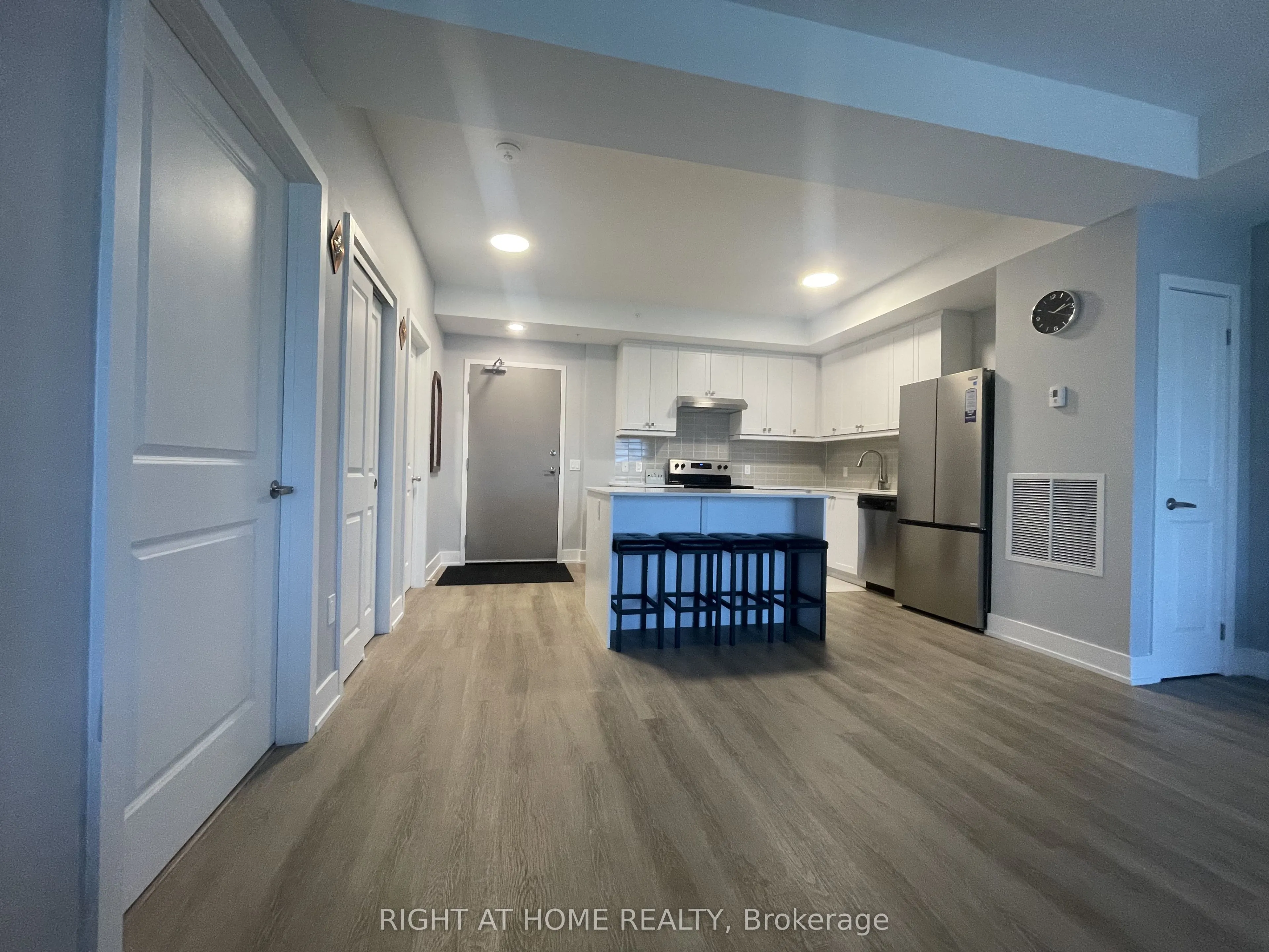 19B West Street N, #304