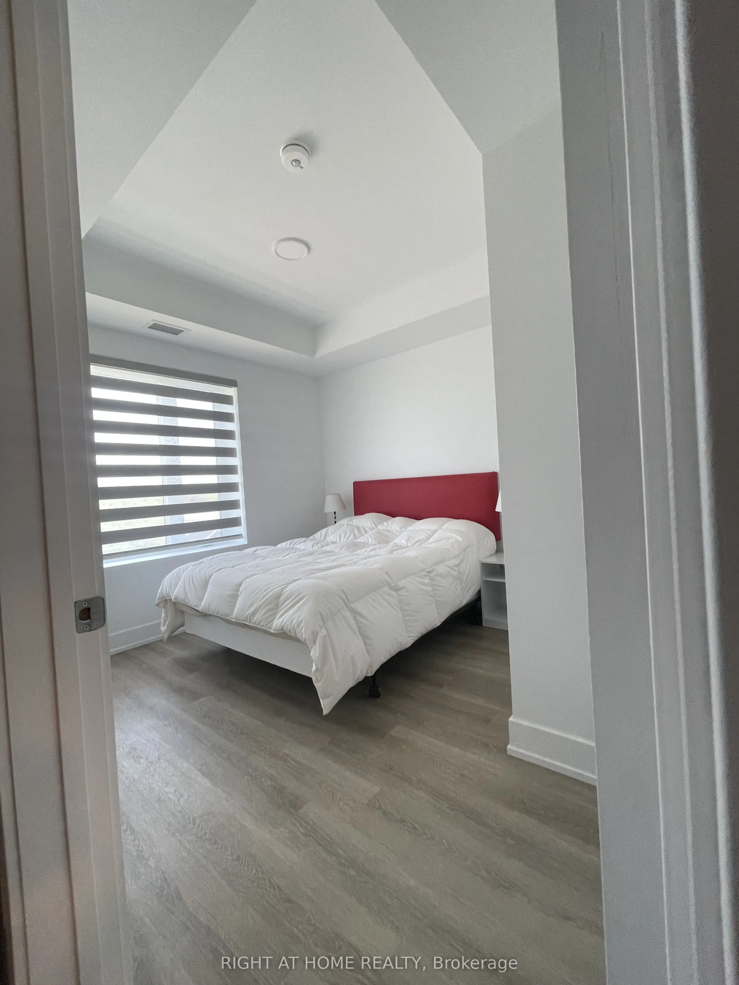 19B West Street N, #304