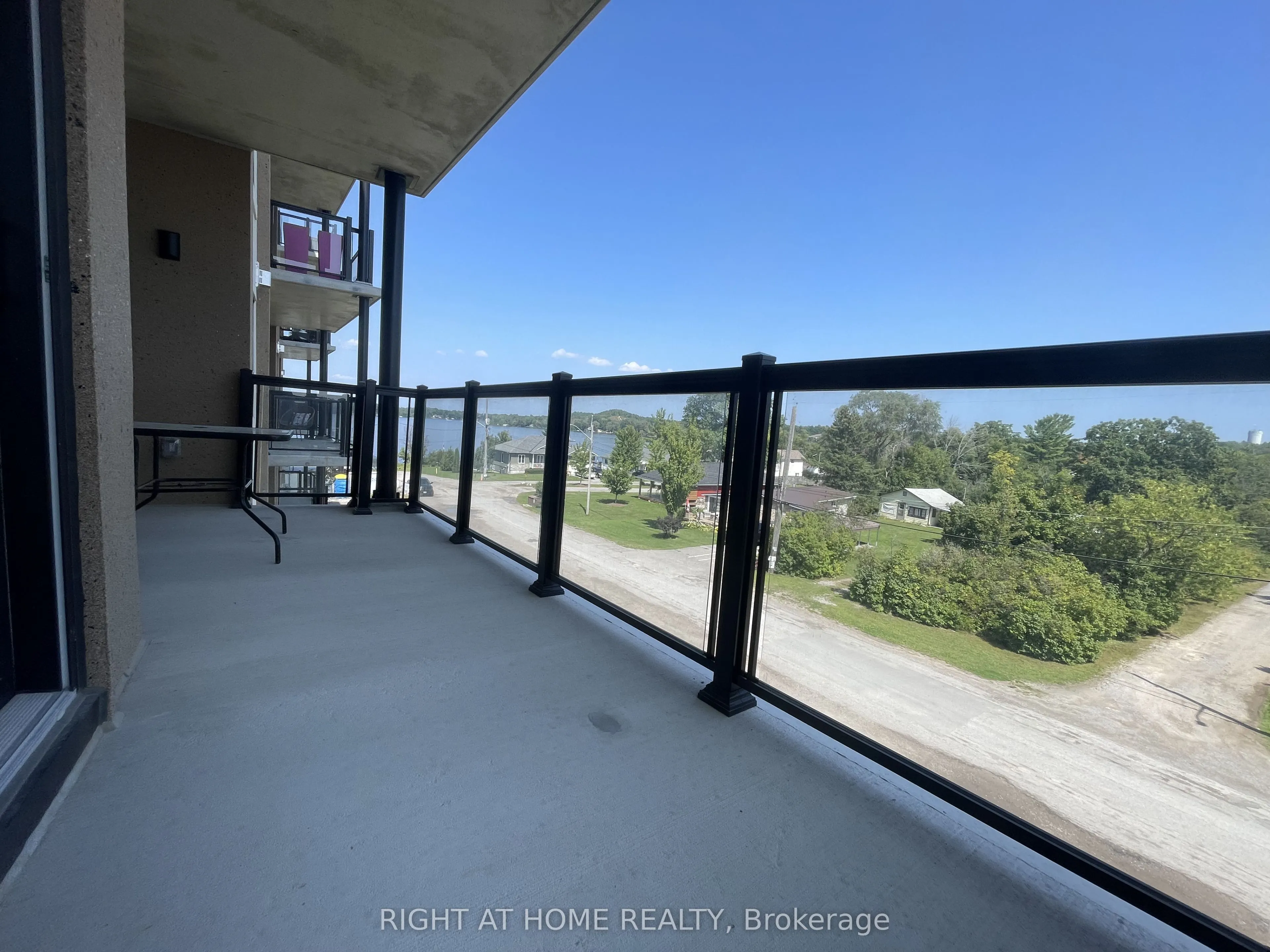 19B West Street N, #304