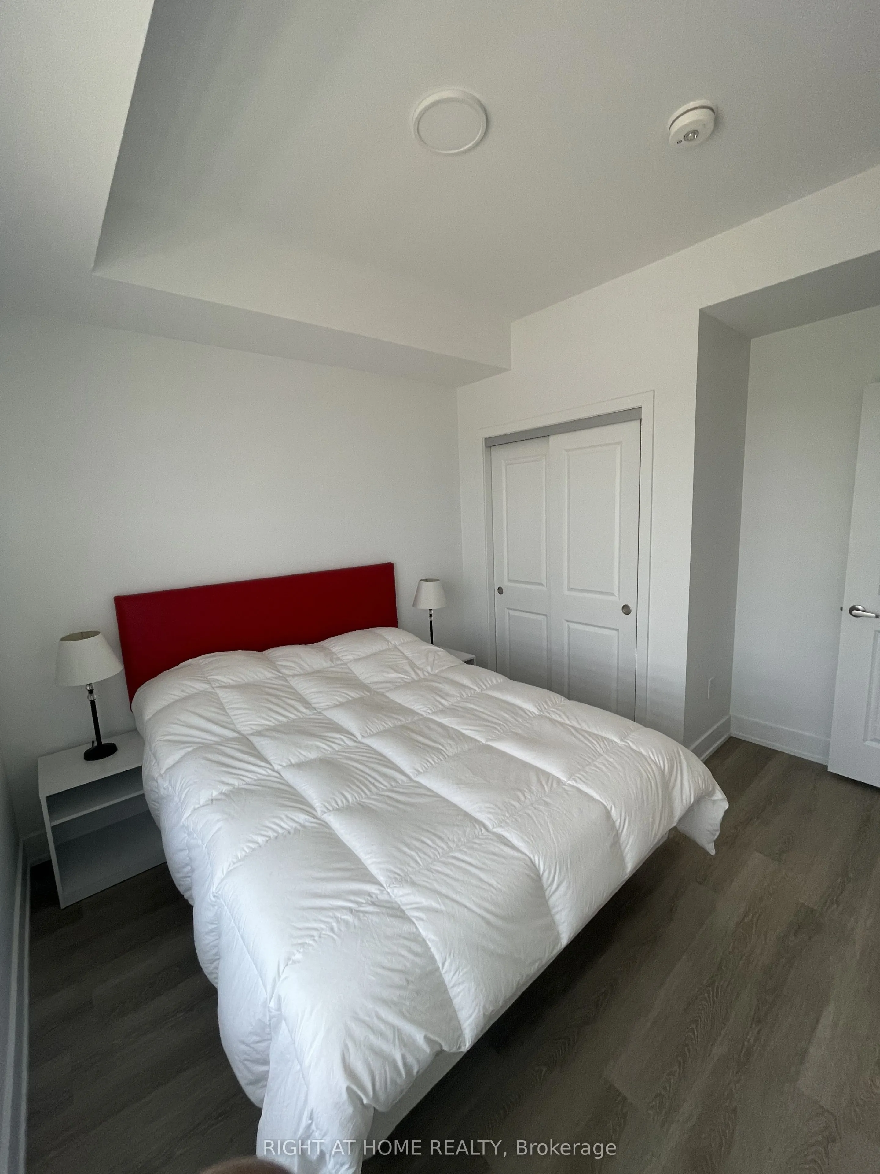 19B West Street N, #304