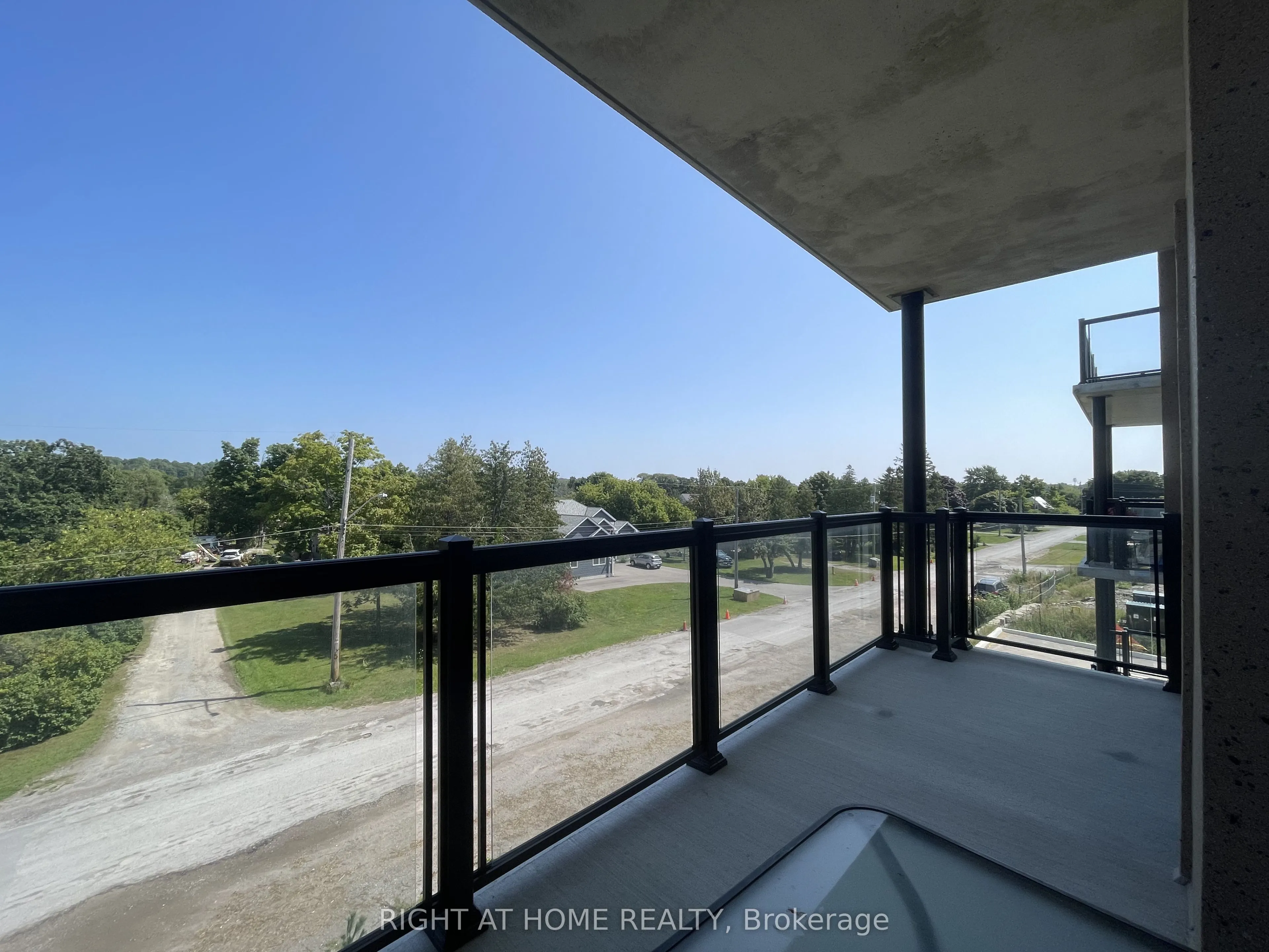 19B West Street N, #304