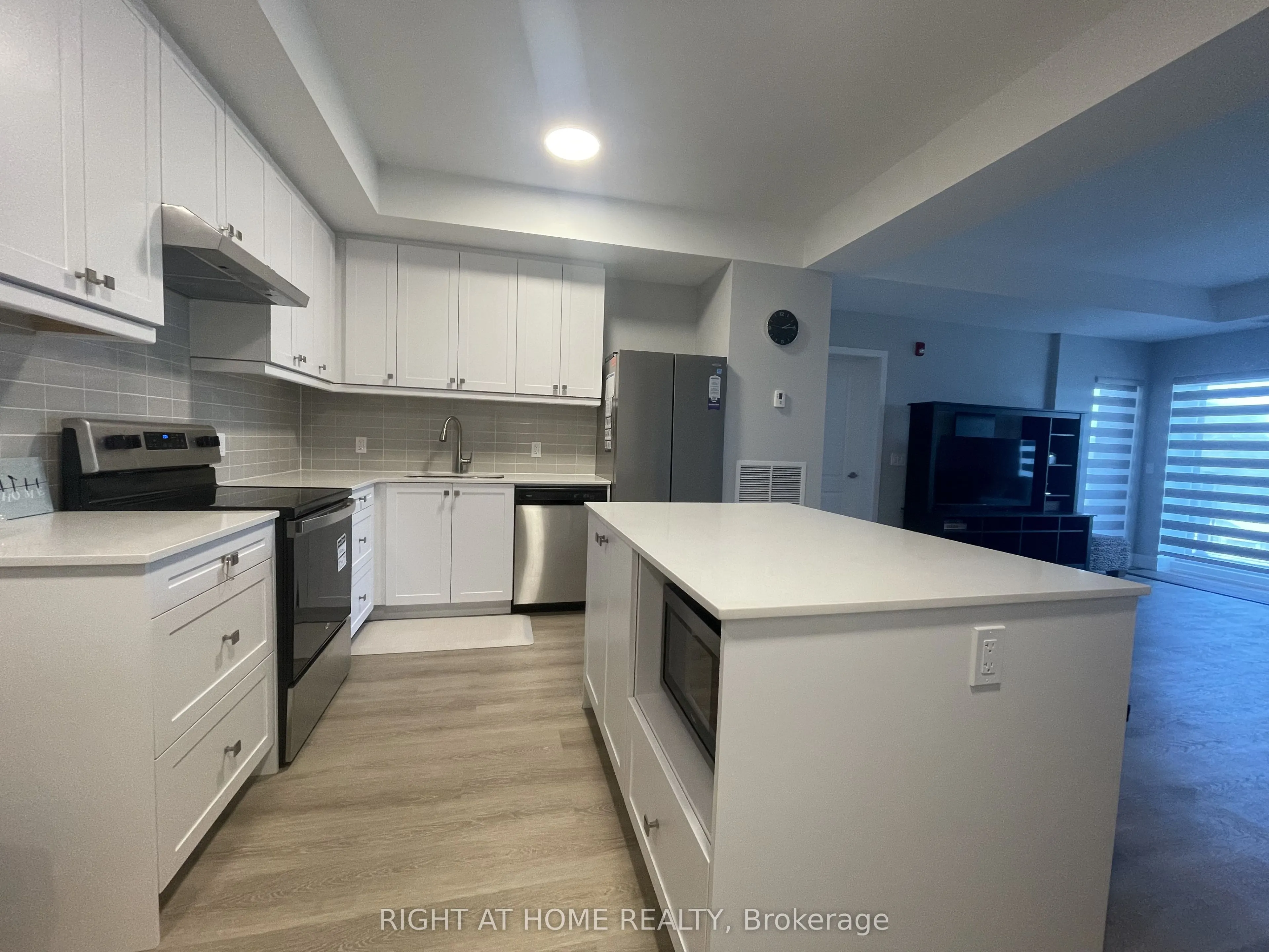 19B West Street N, #304