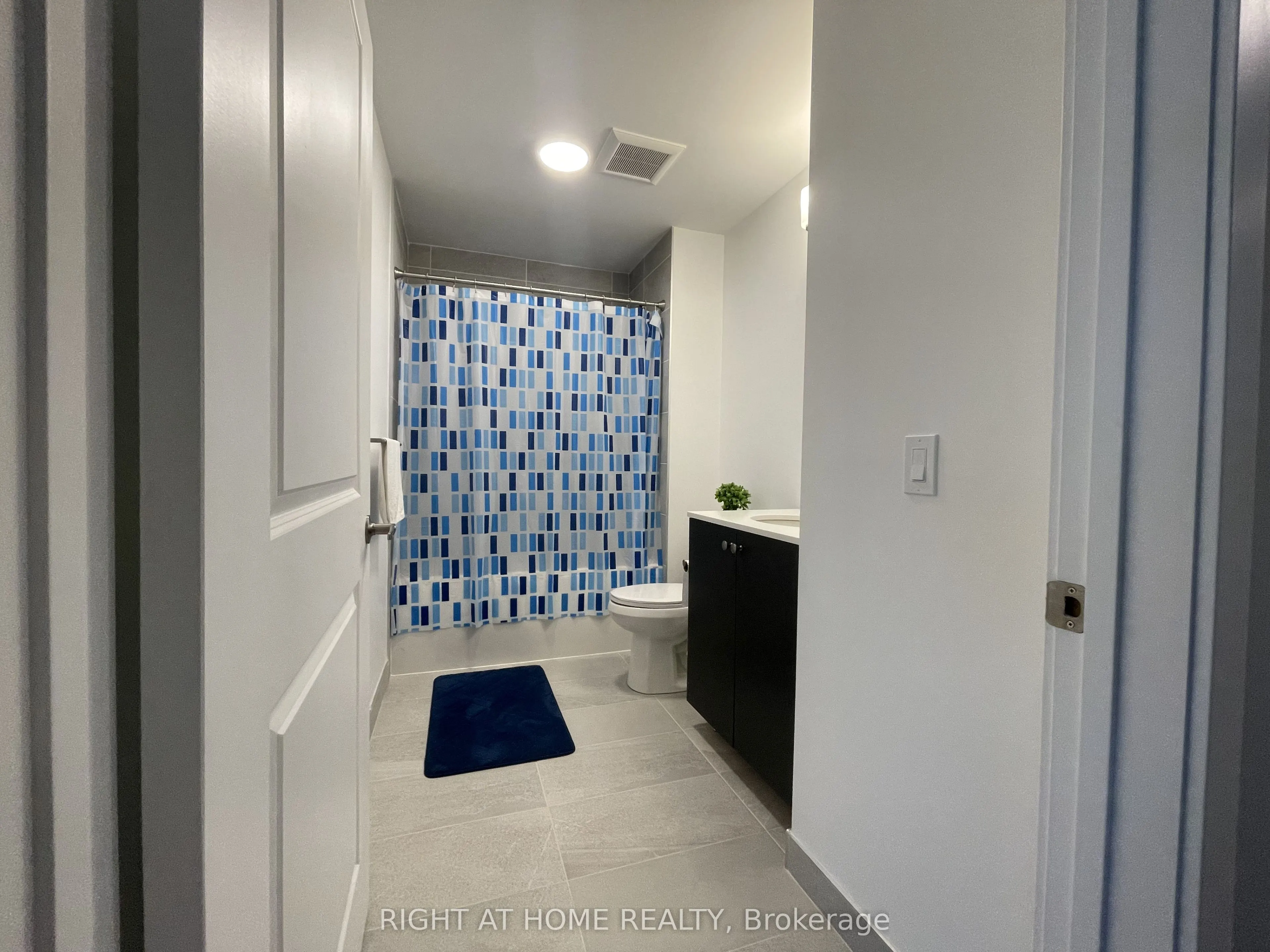 19B West Street N, #304