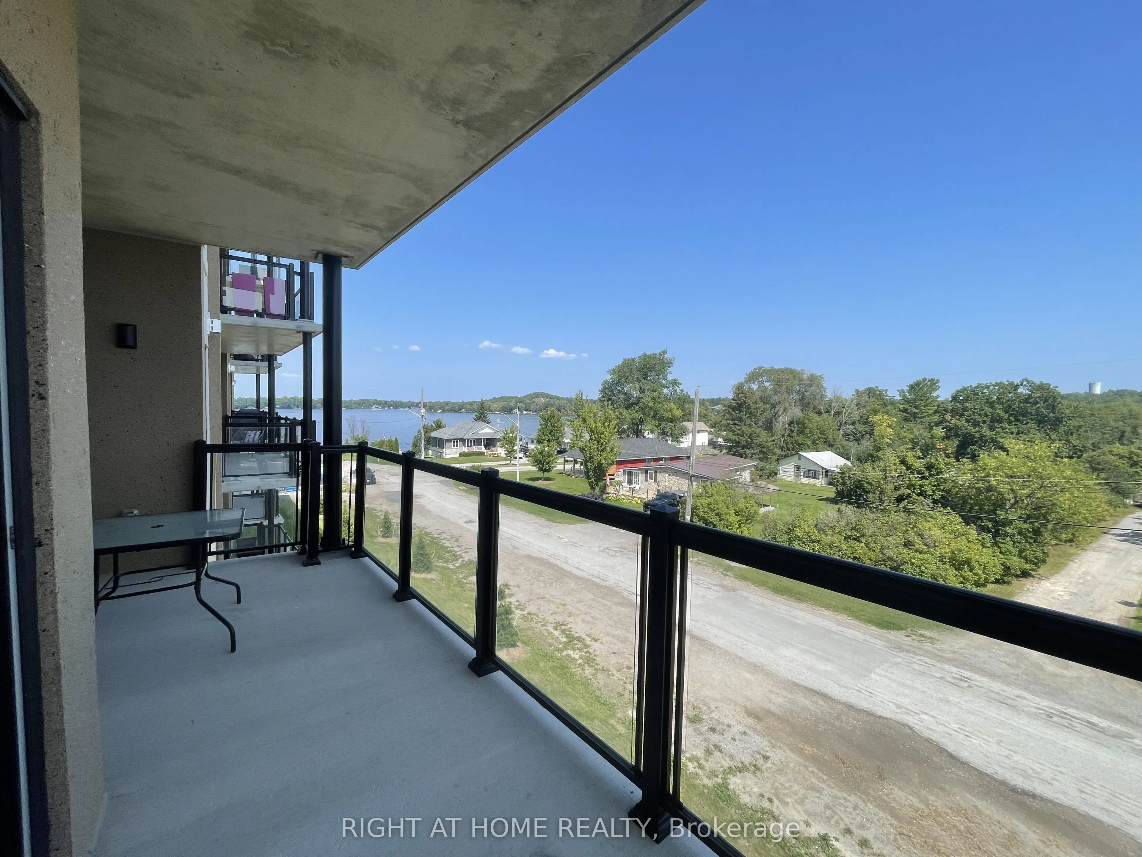 19B West Street N, #304