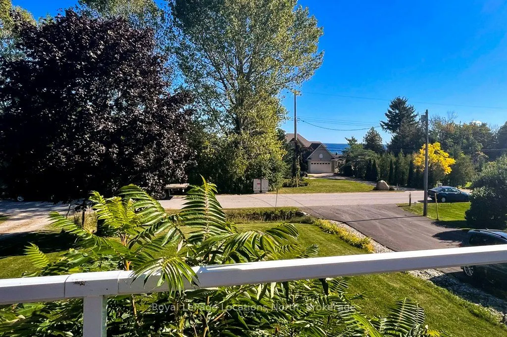 306 Lakeshore Road N