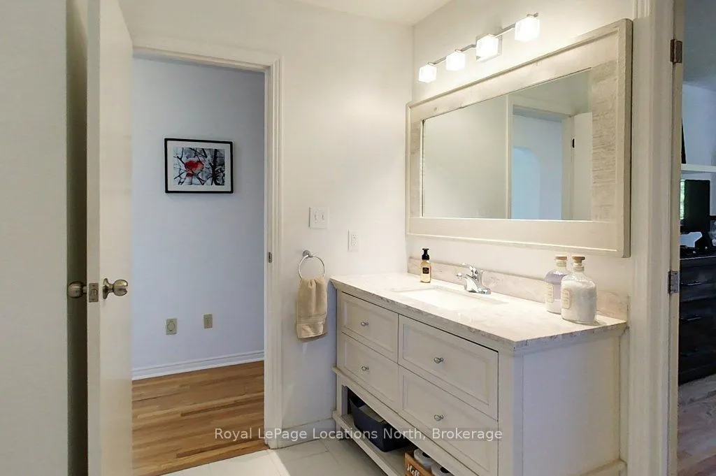 306 Lakeshore Road N