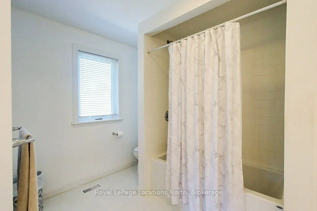 306 Lakeshore Road N