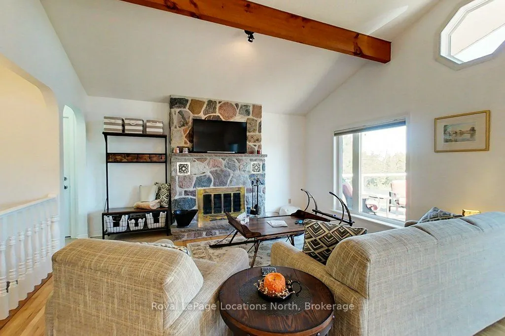 306 Lakeshore Road N