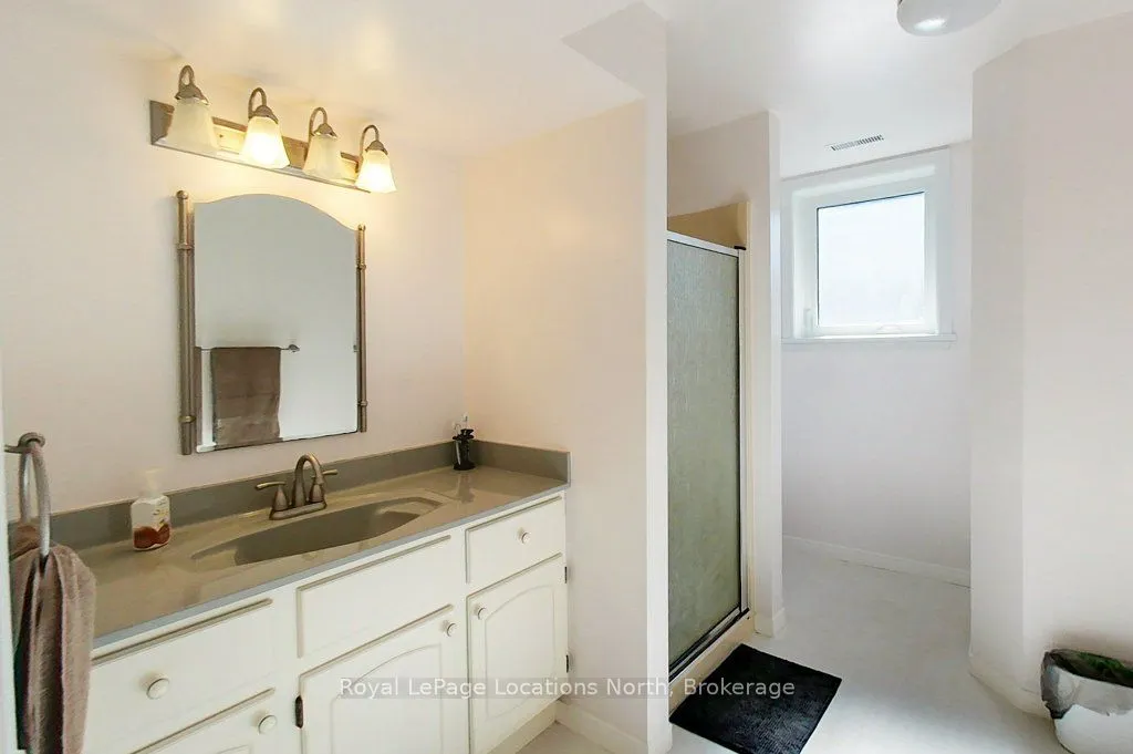306 Lakeshore Road N