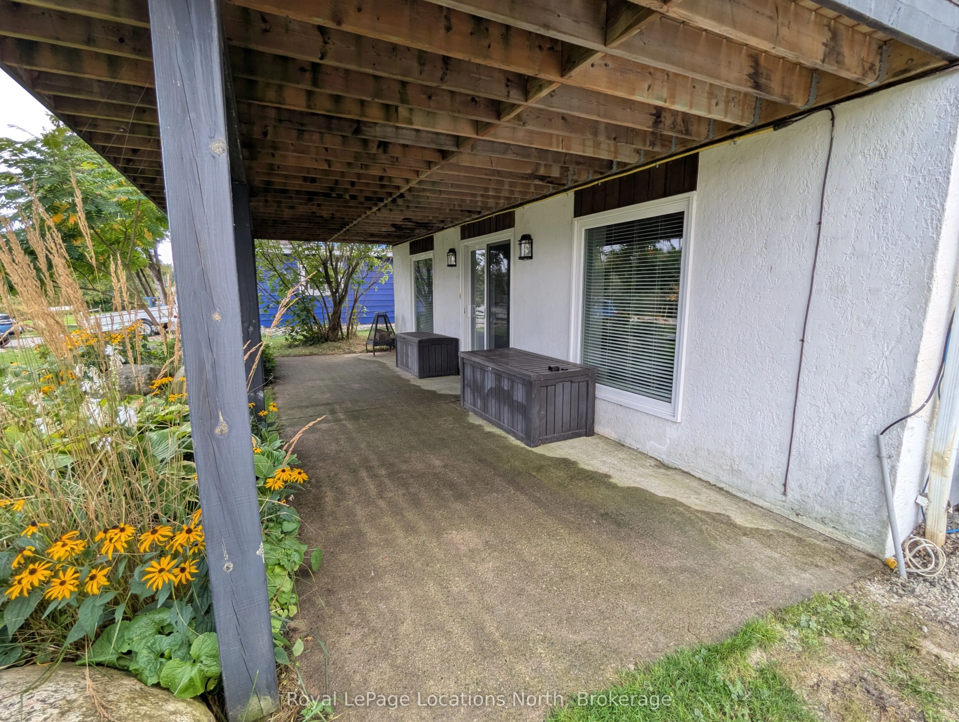 306 Lakeshore Road N