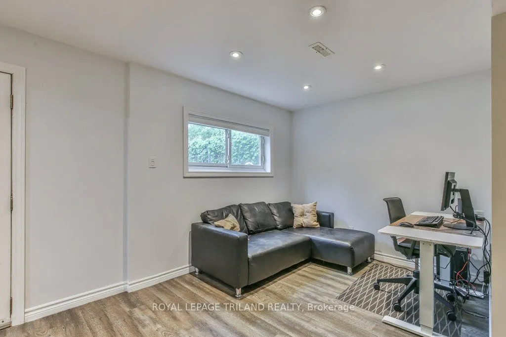 44 TWEED Crescent