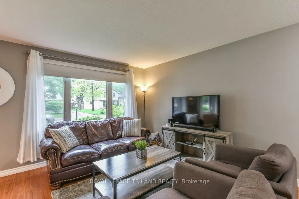 44 TWEED Crescent
